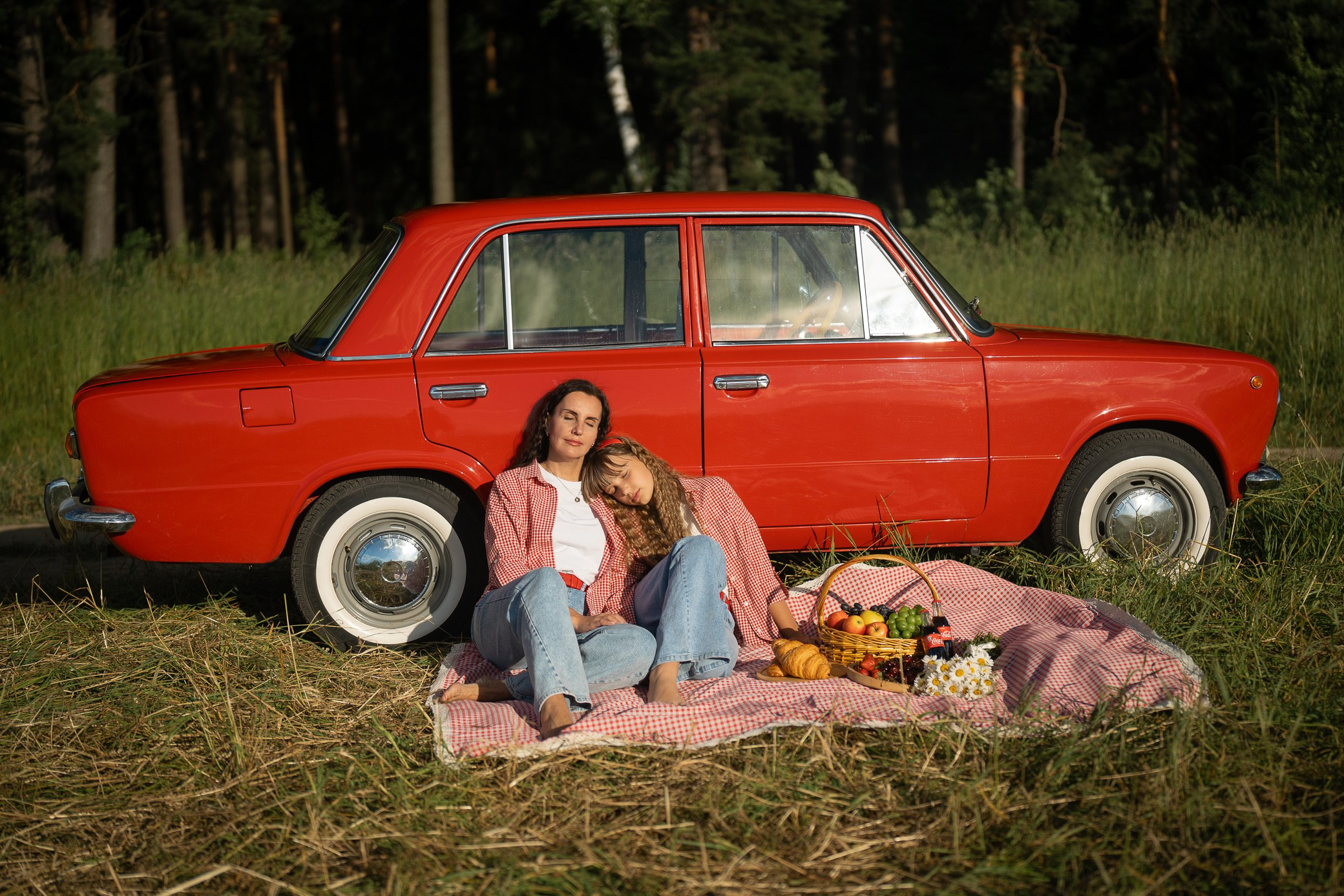 Пикник, красная машина. Семейный и детский фотограф в Сергиев Посаде, Хотьково Якимчук Любовь
