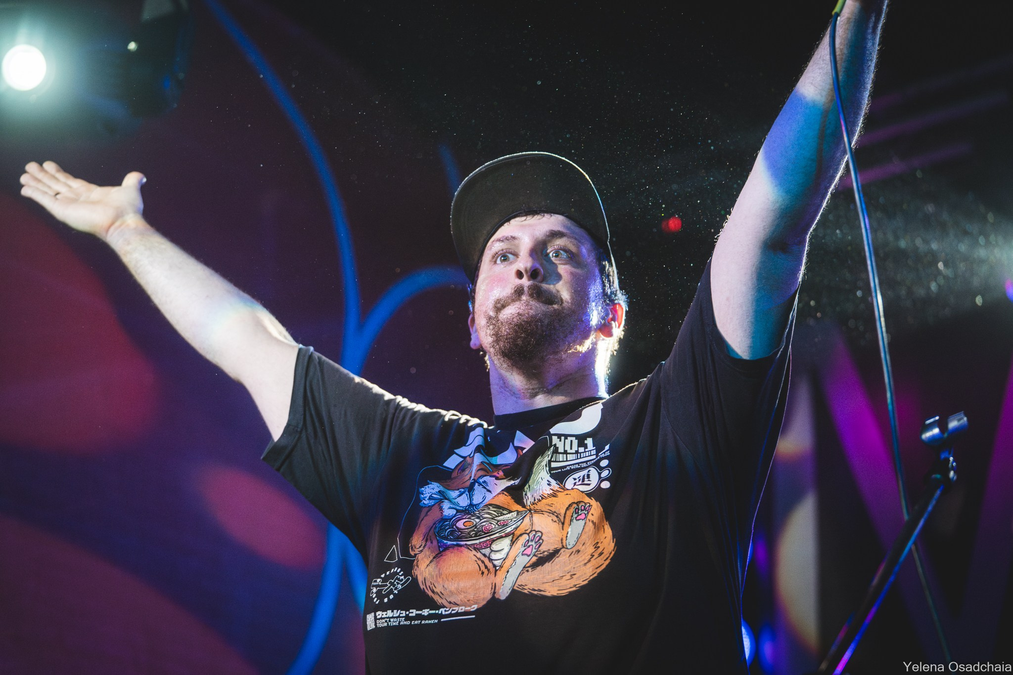 Живой 2025 — День 1. Елена Осадчая — фотографирую музыку на сцене и в жизни