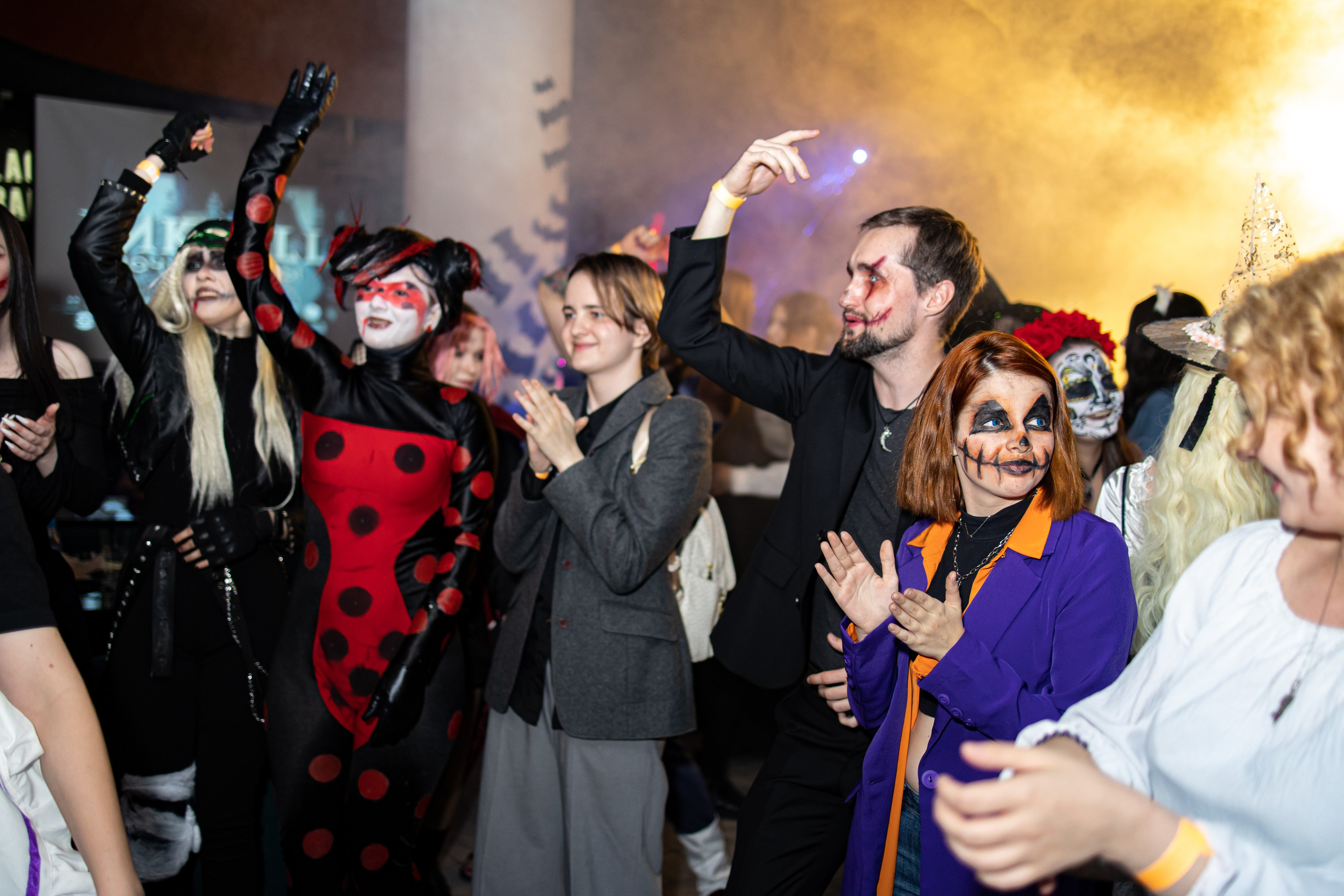 ГИКROLL: ночь Дракулы. Олег Катакинов| Репортажный фотограф в городе у моря (Владивосток)