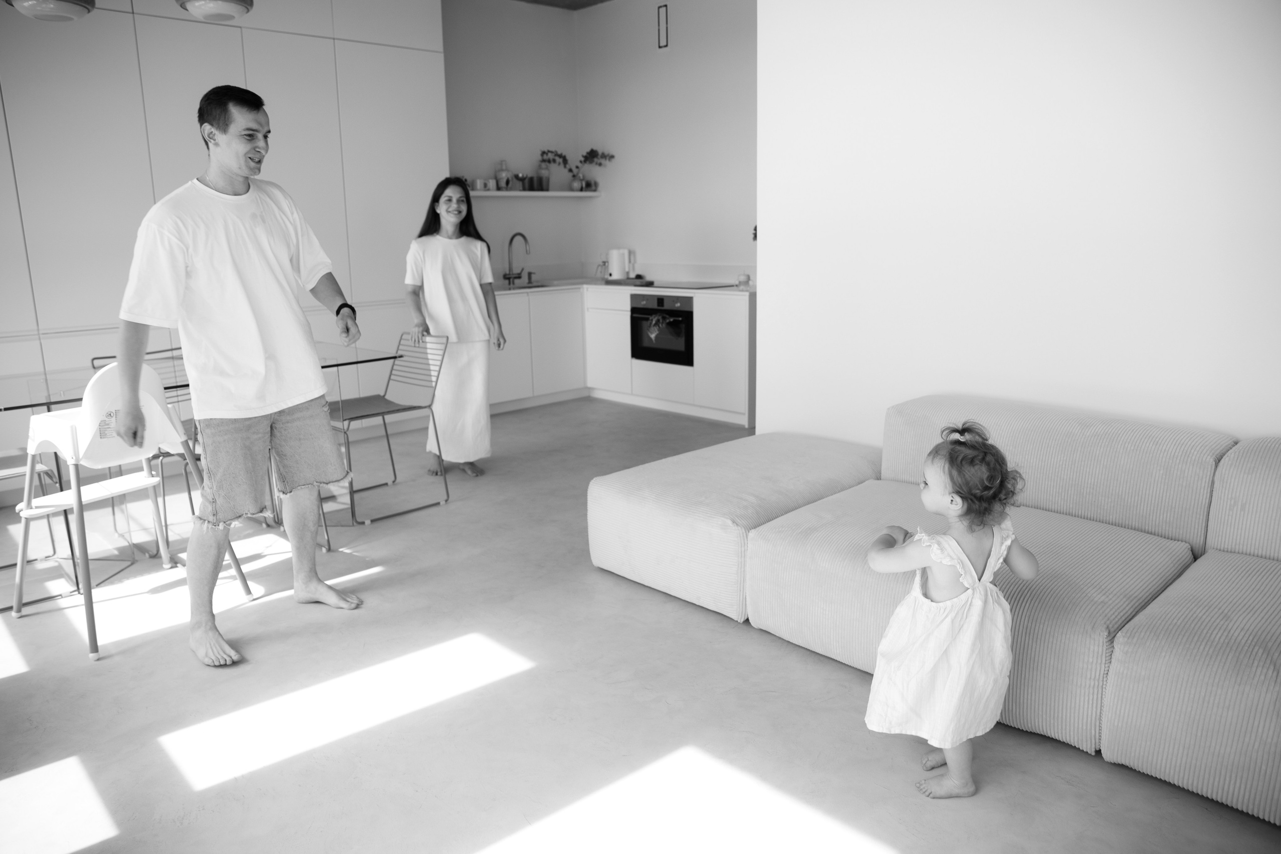 Домашняя съемка красивой семьи в солнечной квартире. Фотограф новорожденных, детский фотограф  Москва.Семейная съемка Москва. Семенова Анна