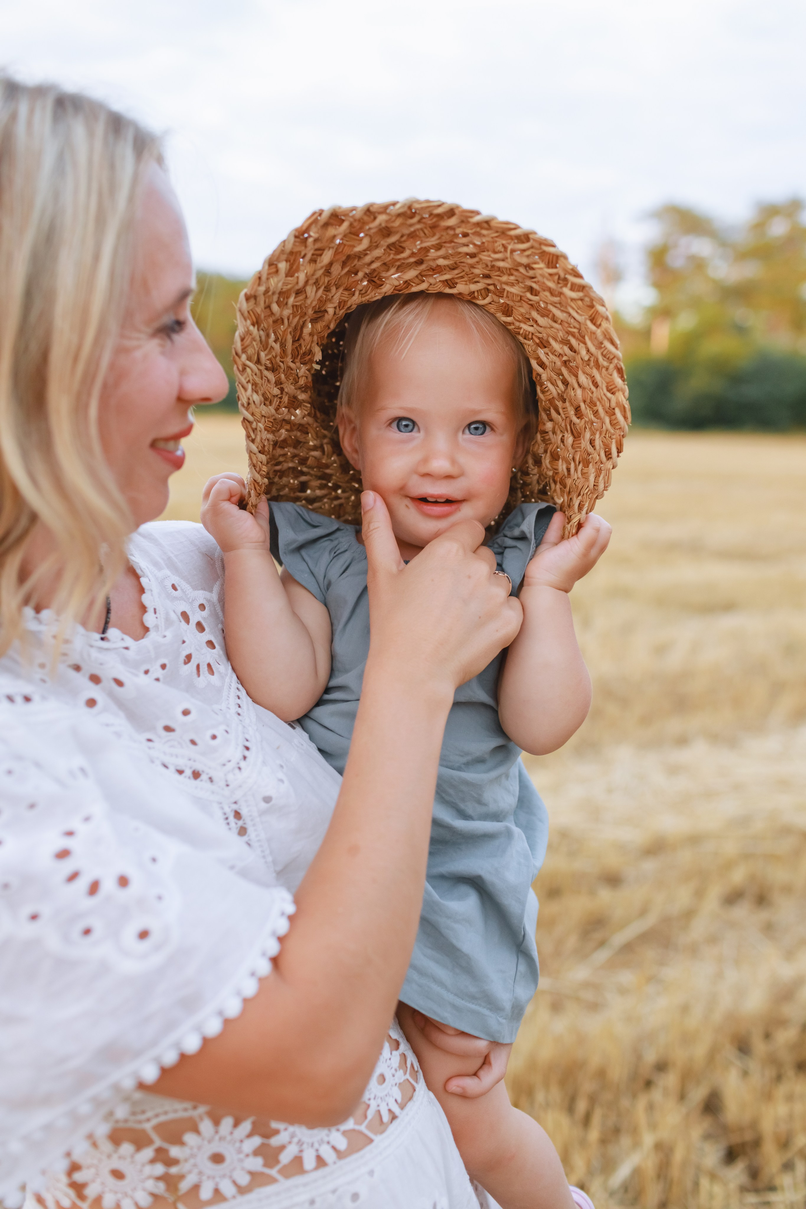 В стогах. Детский и семейный фотограф в Краснодаре Альбина Морозова