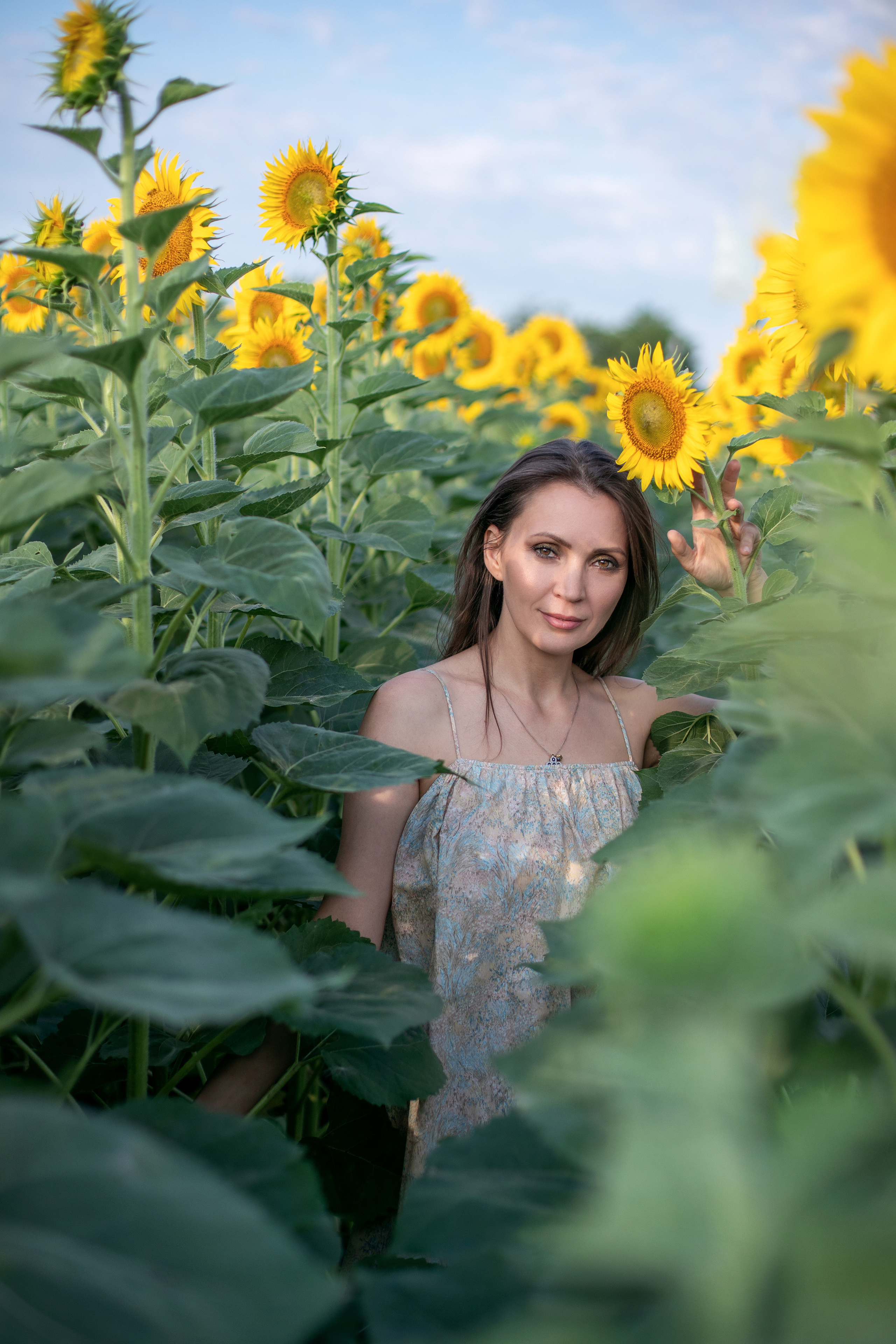Женская фотосессия в полях 3 девушки 3 поля. Фотограф в Краснодаре Евгения Михаевич