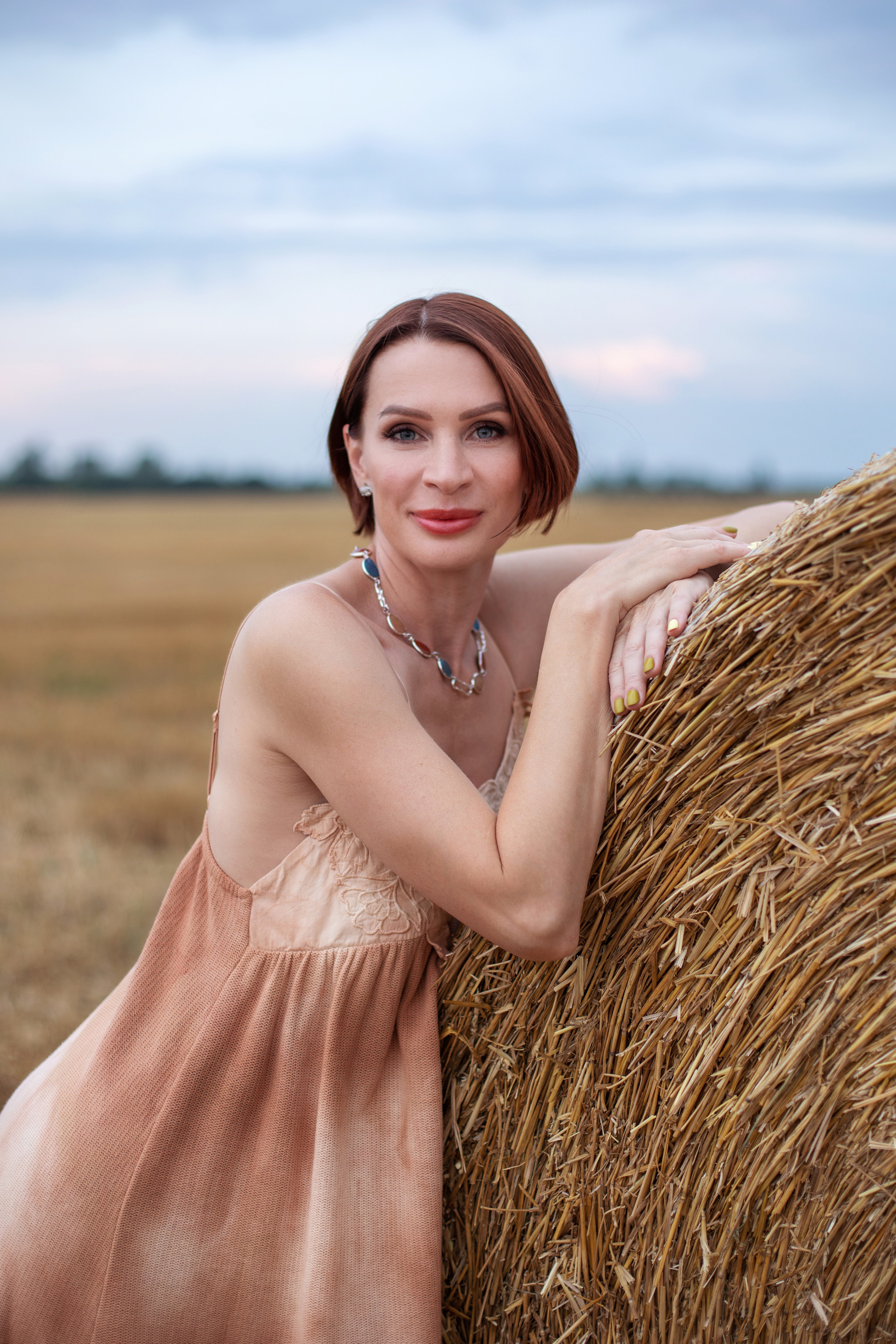 Женская фотосессия в полях 3 девушки 3 поля. Фотограф в Краснодаре Евгения Михаевич