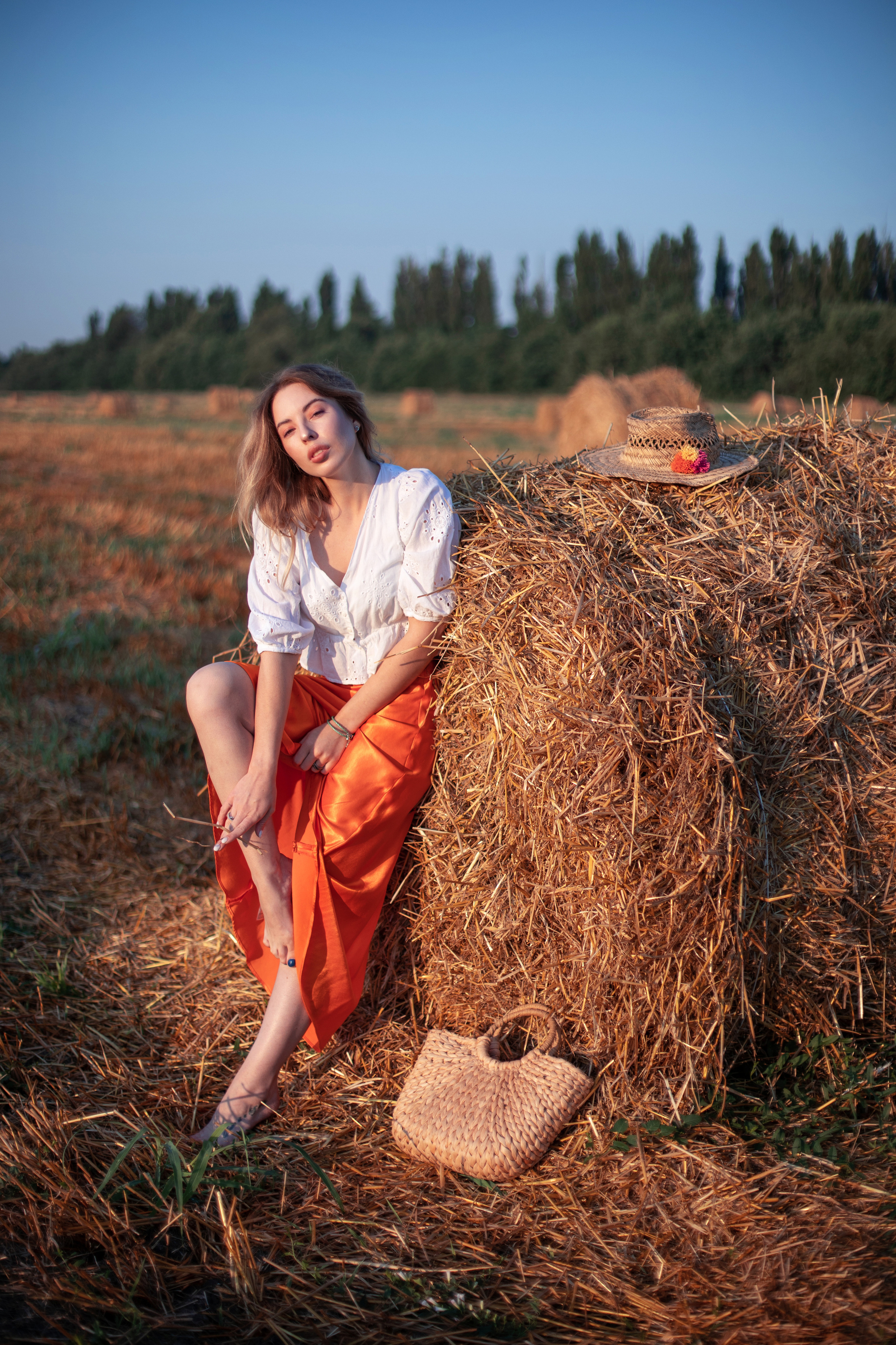 Женская фотосессия в полях 3 девушки 3 поля. Фотограф в Краснодаре Евгения Михаевич