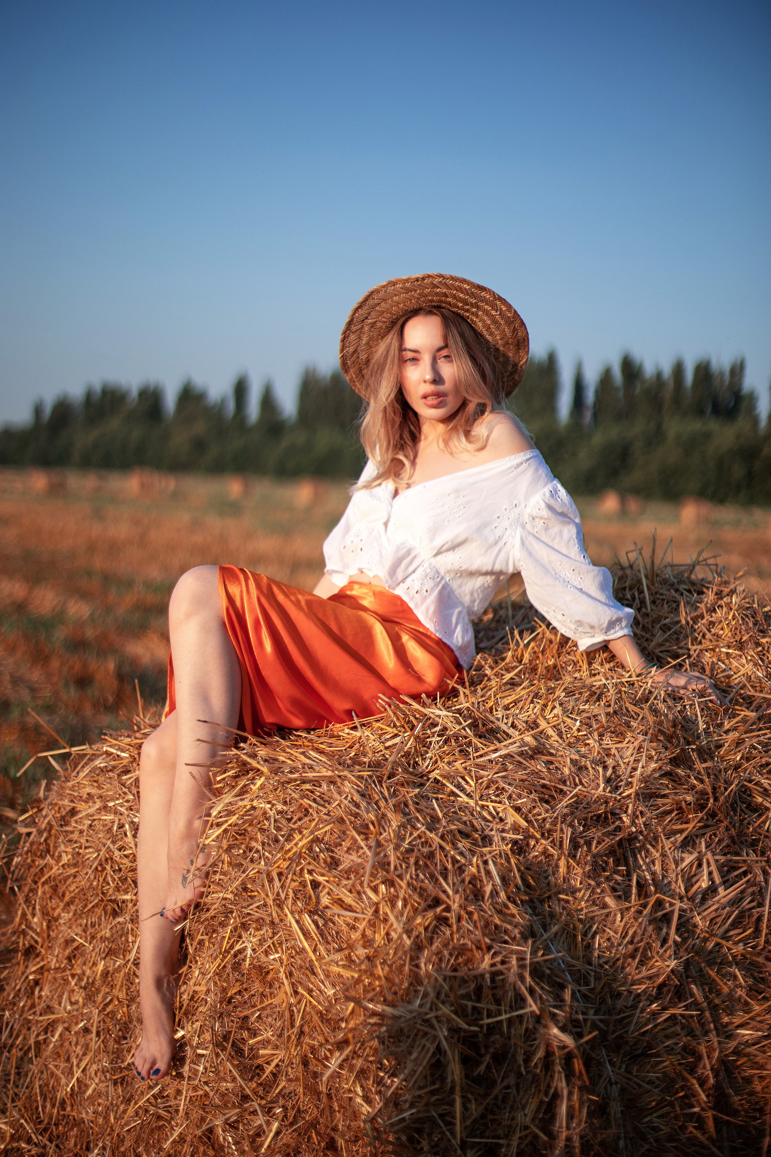 Женская фотосессия в полях 3 девушки 3 поля. Фотограф в Краснодаре Евгения Михаевич