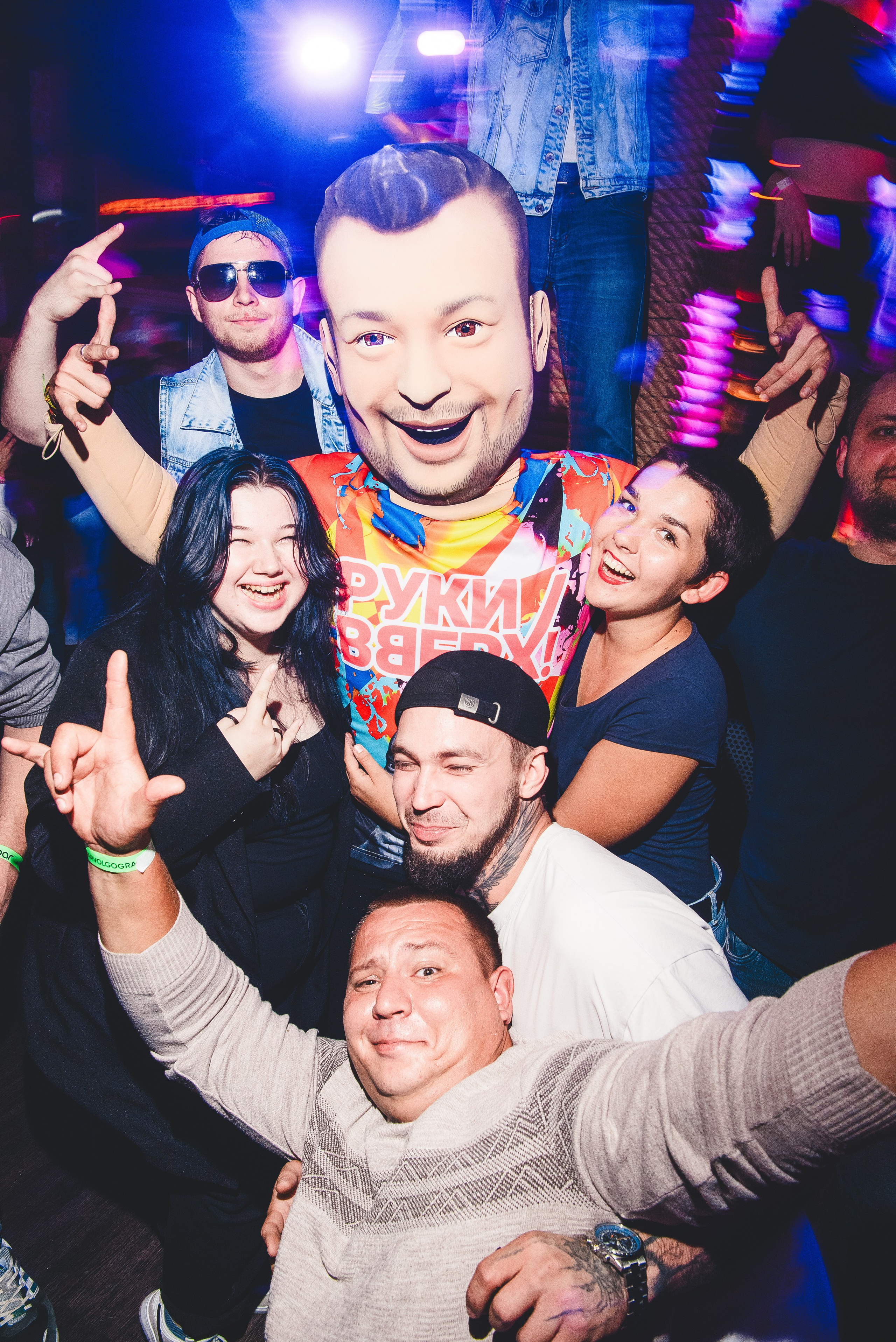 Фотоотчёты о вечеринках для НеБар Волгоград. Или стиль «пьяный фотограф». Фотограф в Волгограде и Волжском Александр Горбань