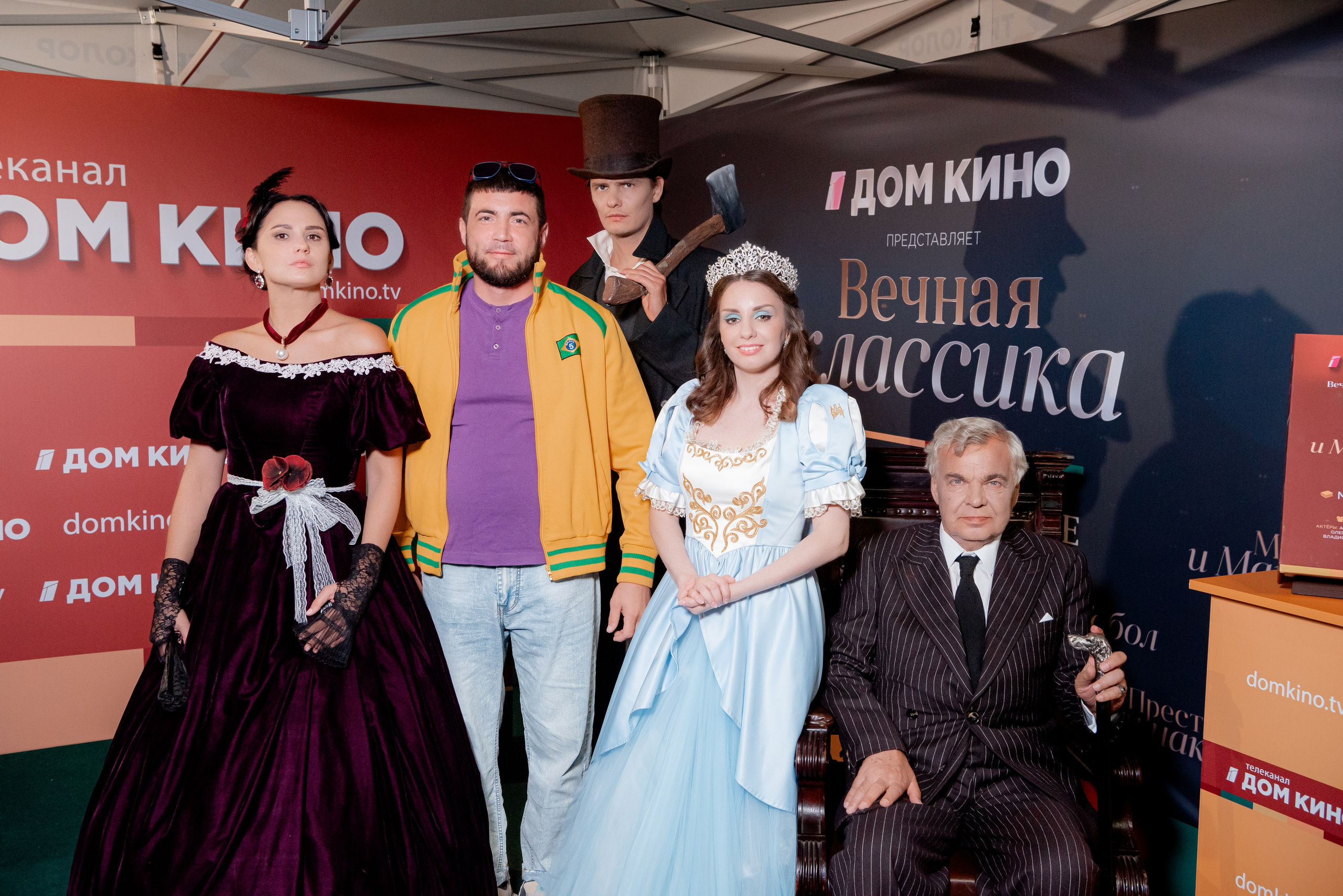 Портретные фото с артистами в палатке Триколор Дом Кинов на день города Волгоград. Фотограф в Волгограде и Волжском Александр Горбань