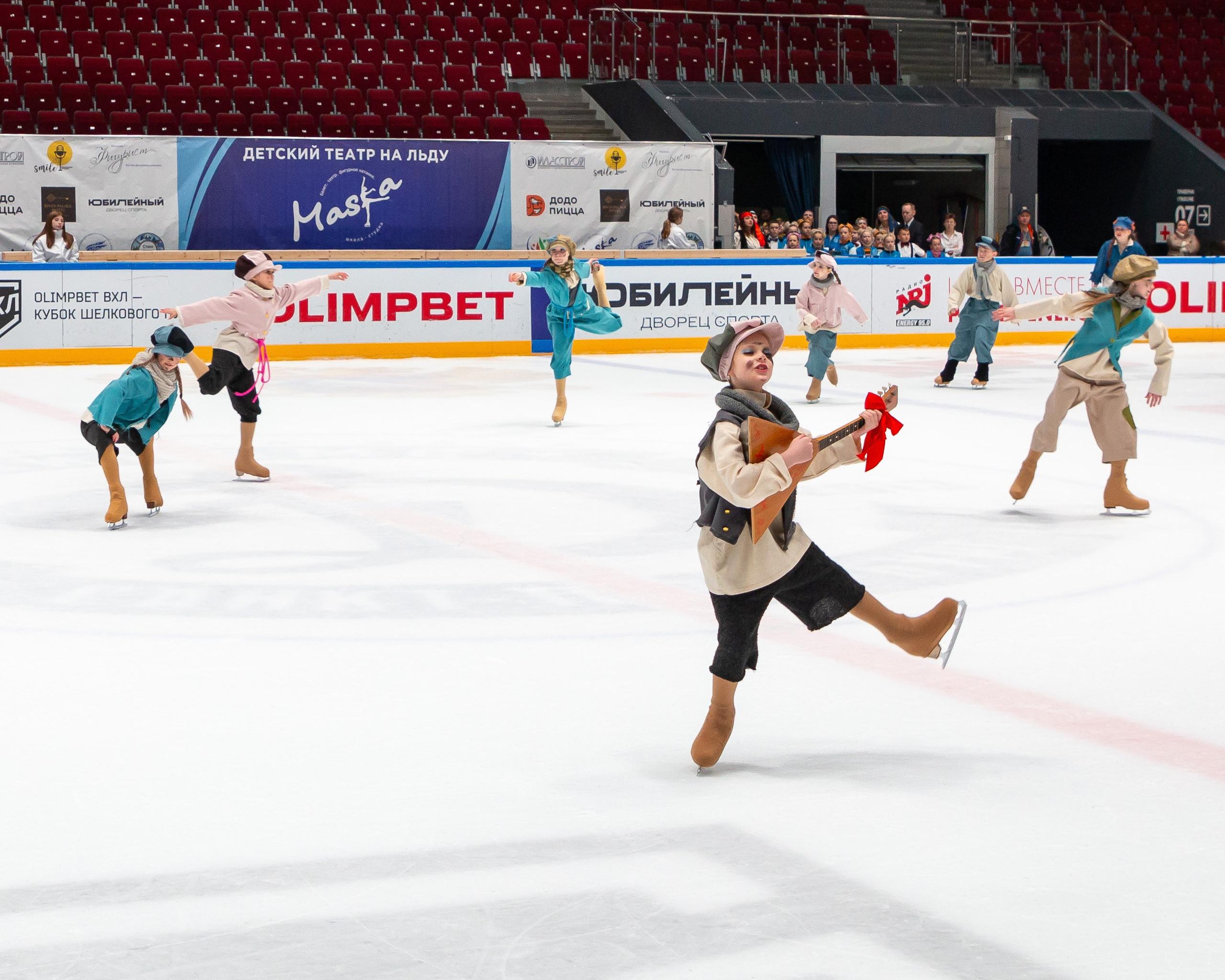 VII Ежегодный фестиваль массовых танцев на льду и фигурного катания «Петровский лёд» Санкт-Петербург. Репортажный фотограф в Москве
