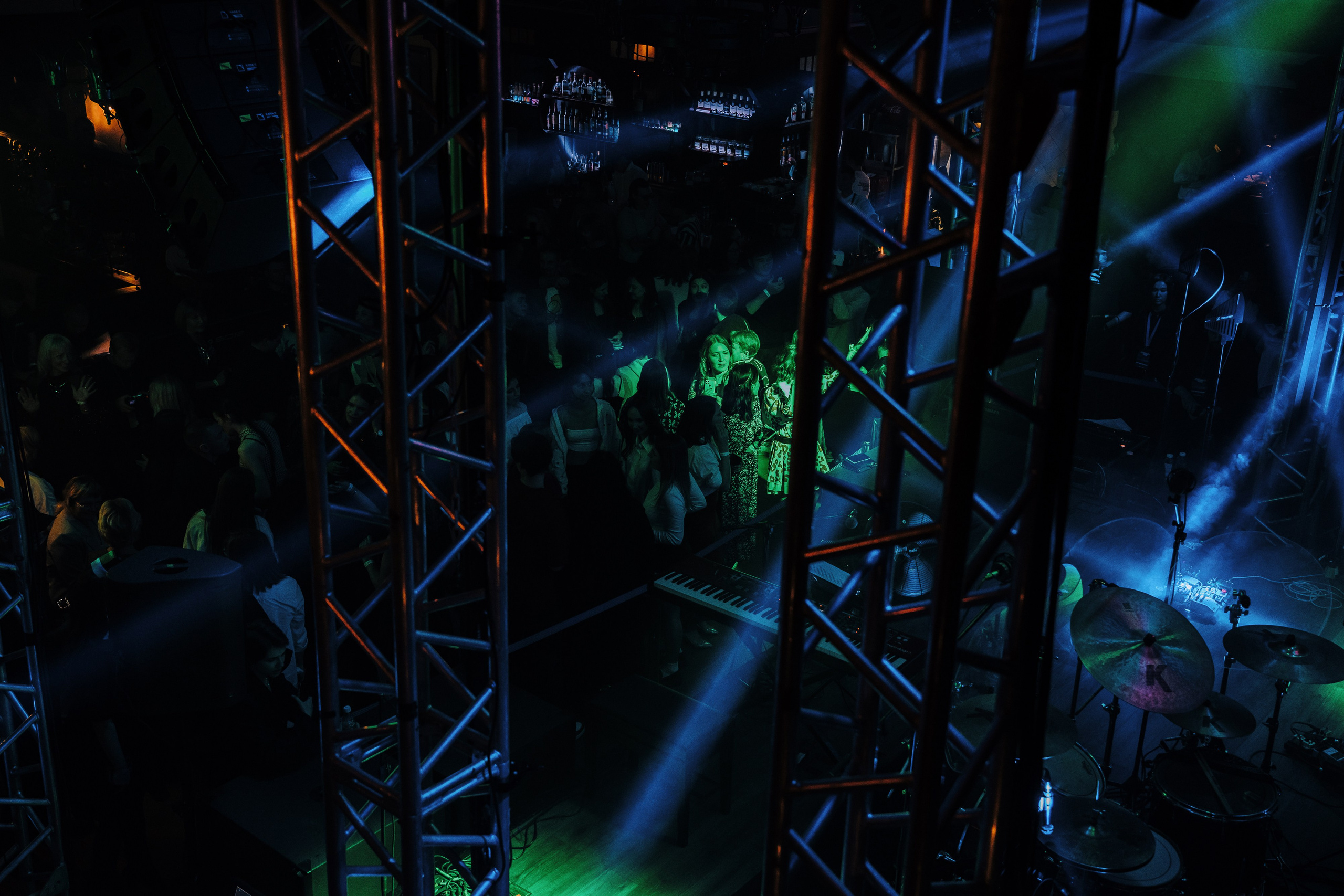 20 ЛЕТ МЕГАПОЛИС ЧЕЛЯБИНСК ХЕДЛАЙНЕР ЕЛКА. Репортажный фотограф Зуев Роман г. Челябинск