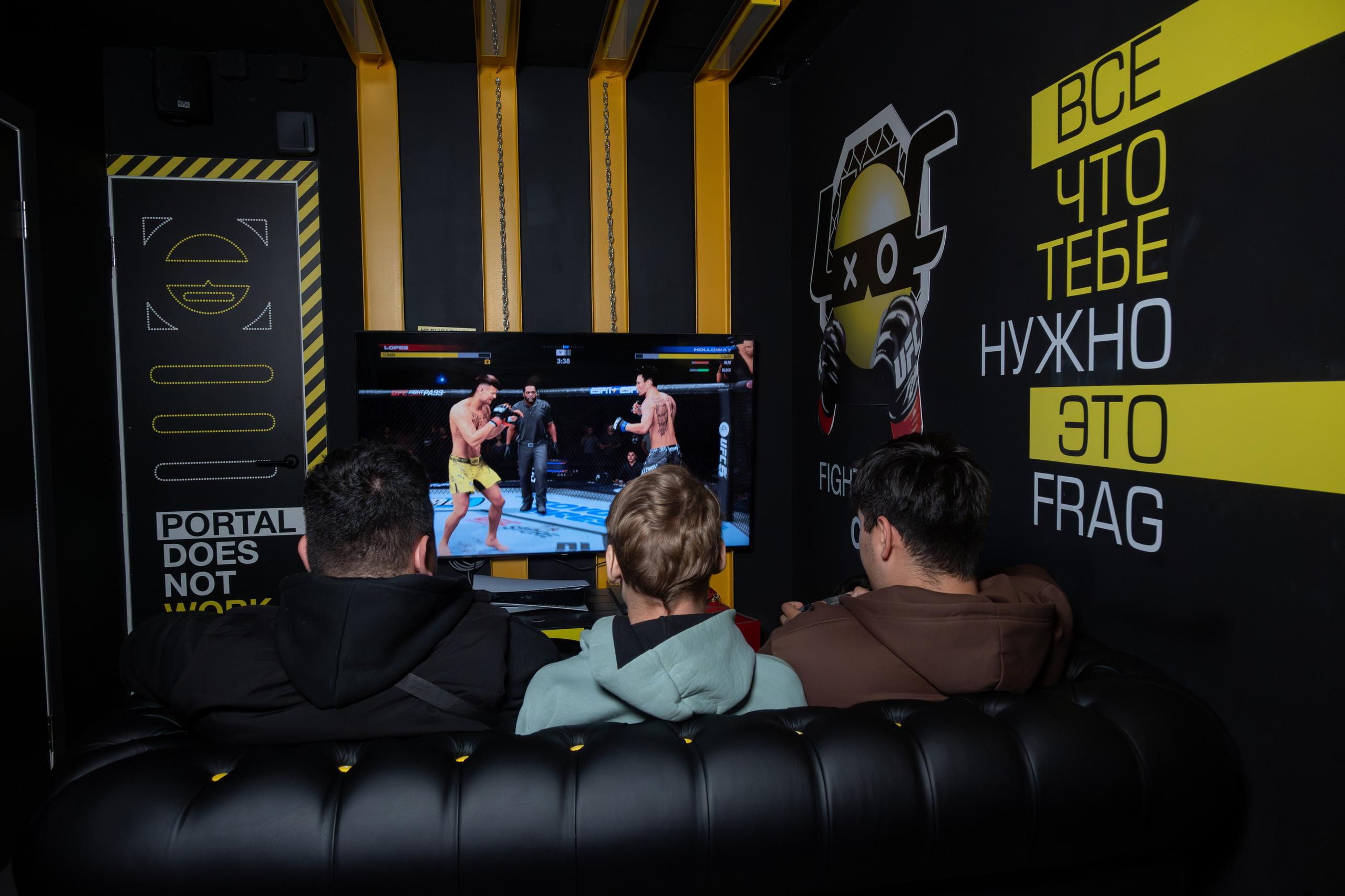 Репортаж в киберспортивном клубе Kolizeum. Фотограф мероприятий в Москве