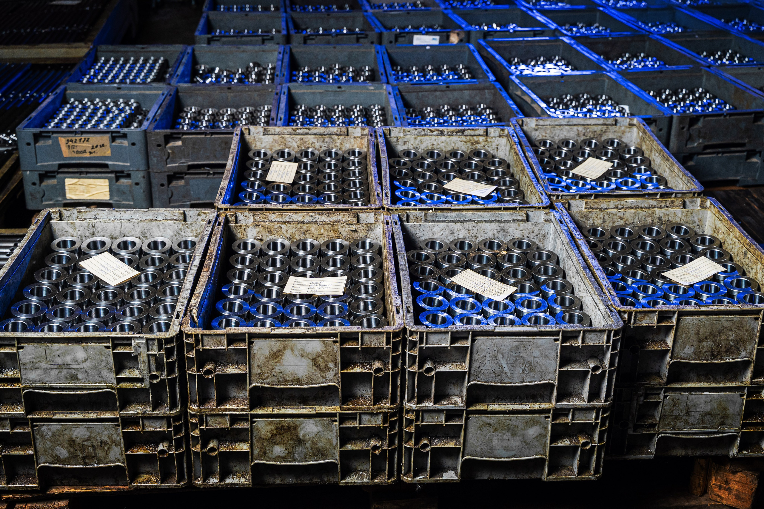 Готовые металлические детали, изготовленные на заказ токарном цехе ООО "Автокомпонент"