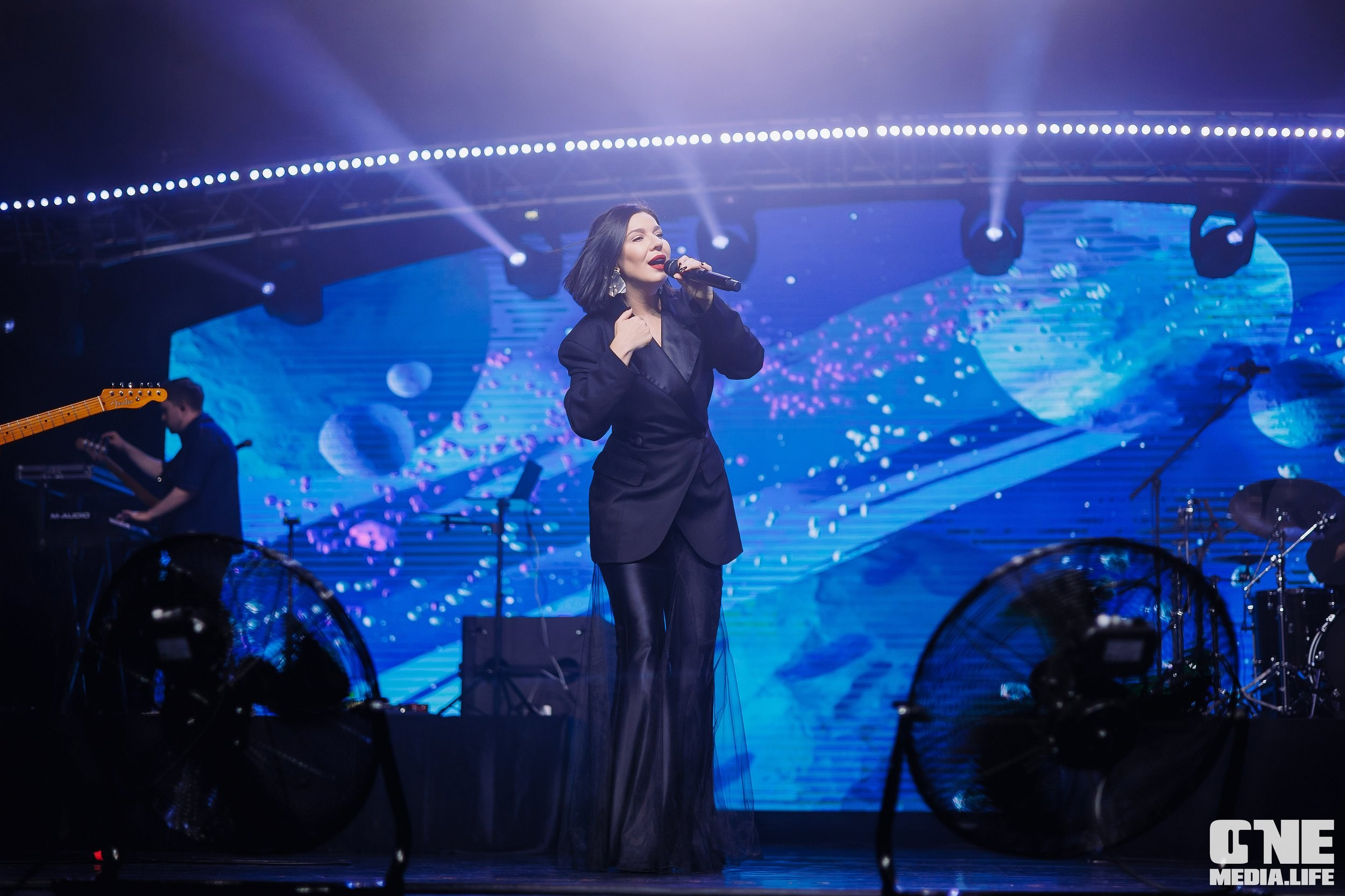 Фоторепортаж с концерта Ёлки. One Media Life: фоторепортажи, фотоотчеты с мероприятий и заведений