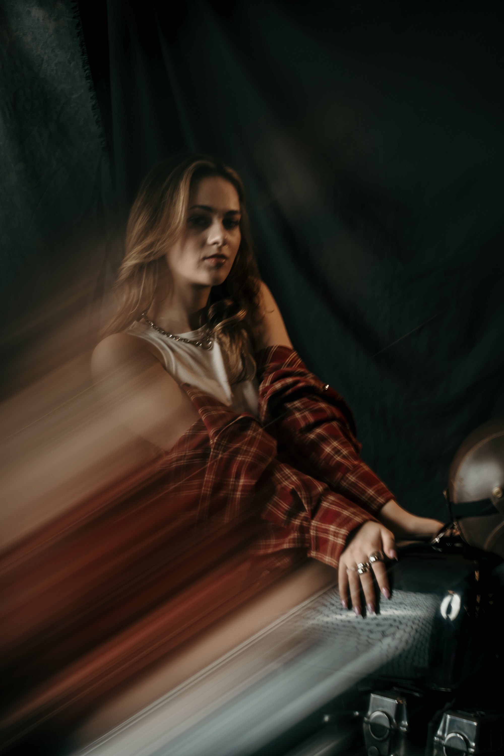 Фотосессия с мотоциклом в студии в Санкт-Петербурге. Свадебный, семейный, портретный, репортажный фотограф в Санкт-Петербурге