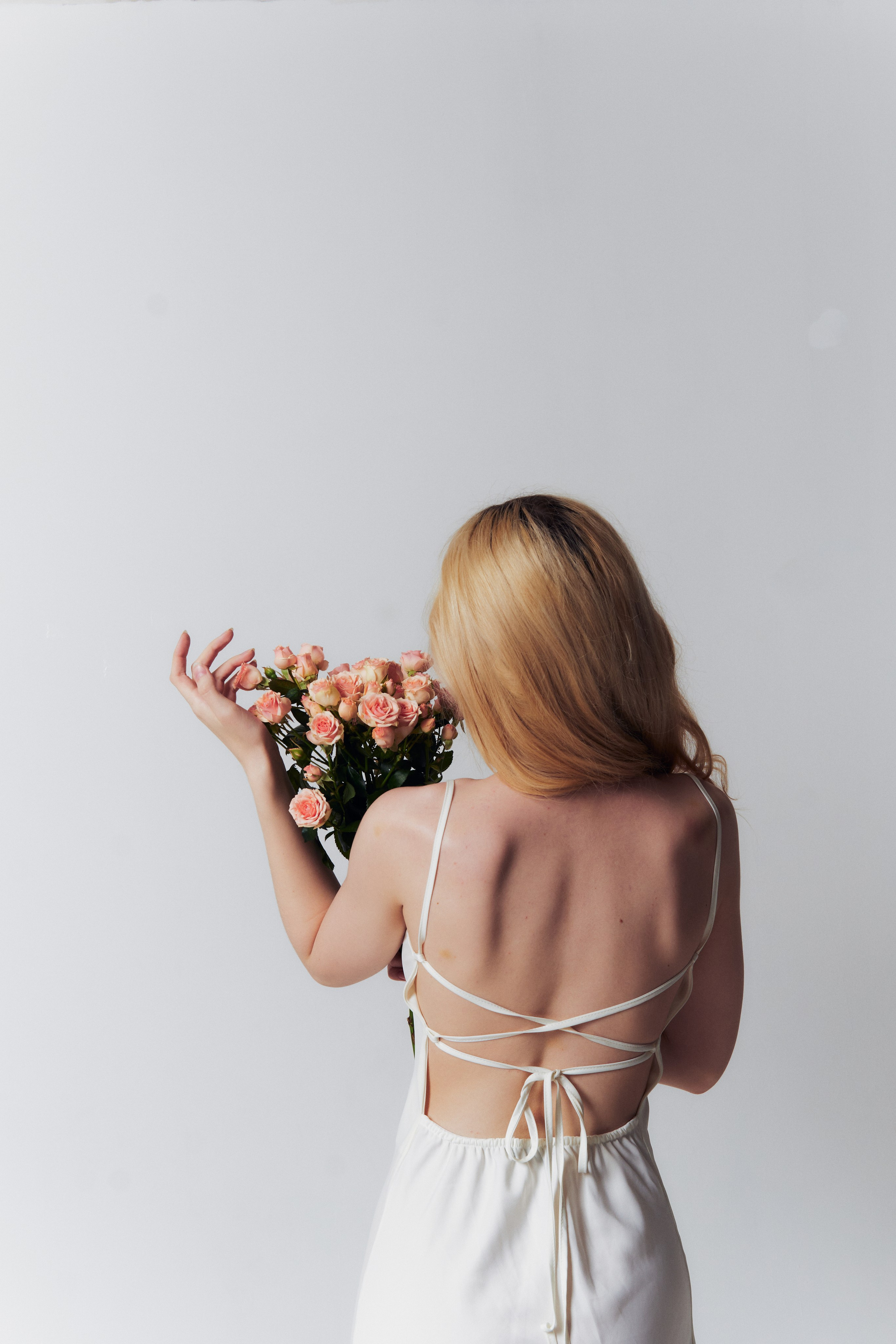 Нежная и дерзкая фотосессия в студии с девушкой блондинкой. Фотограф Наталья Воронина Москва