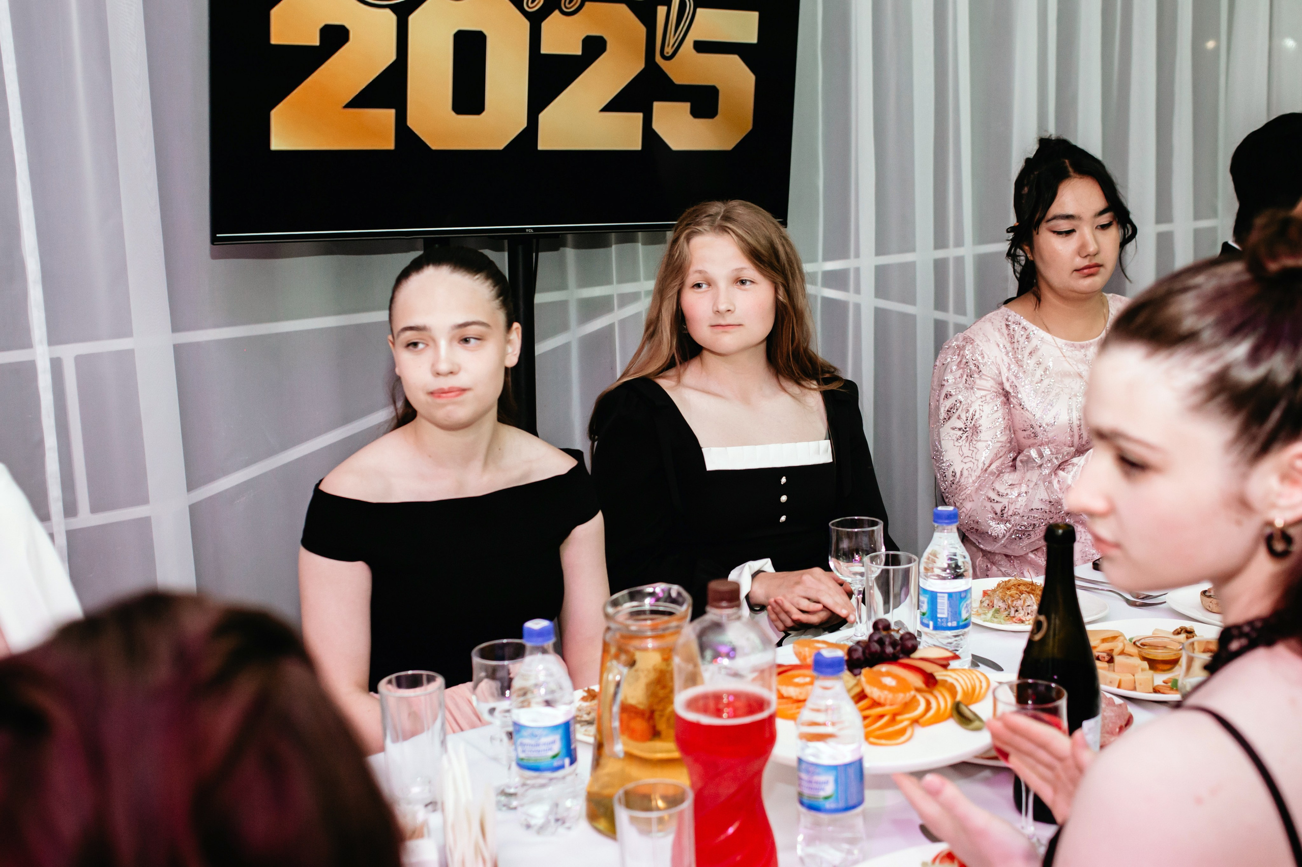 Выпускной 2025 (41 школа) 11 класс. Фотограф в Челябинске Ополихина Анна