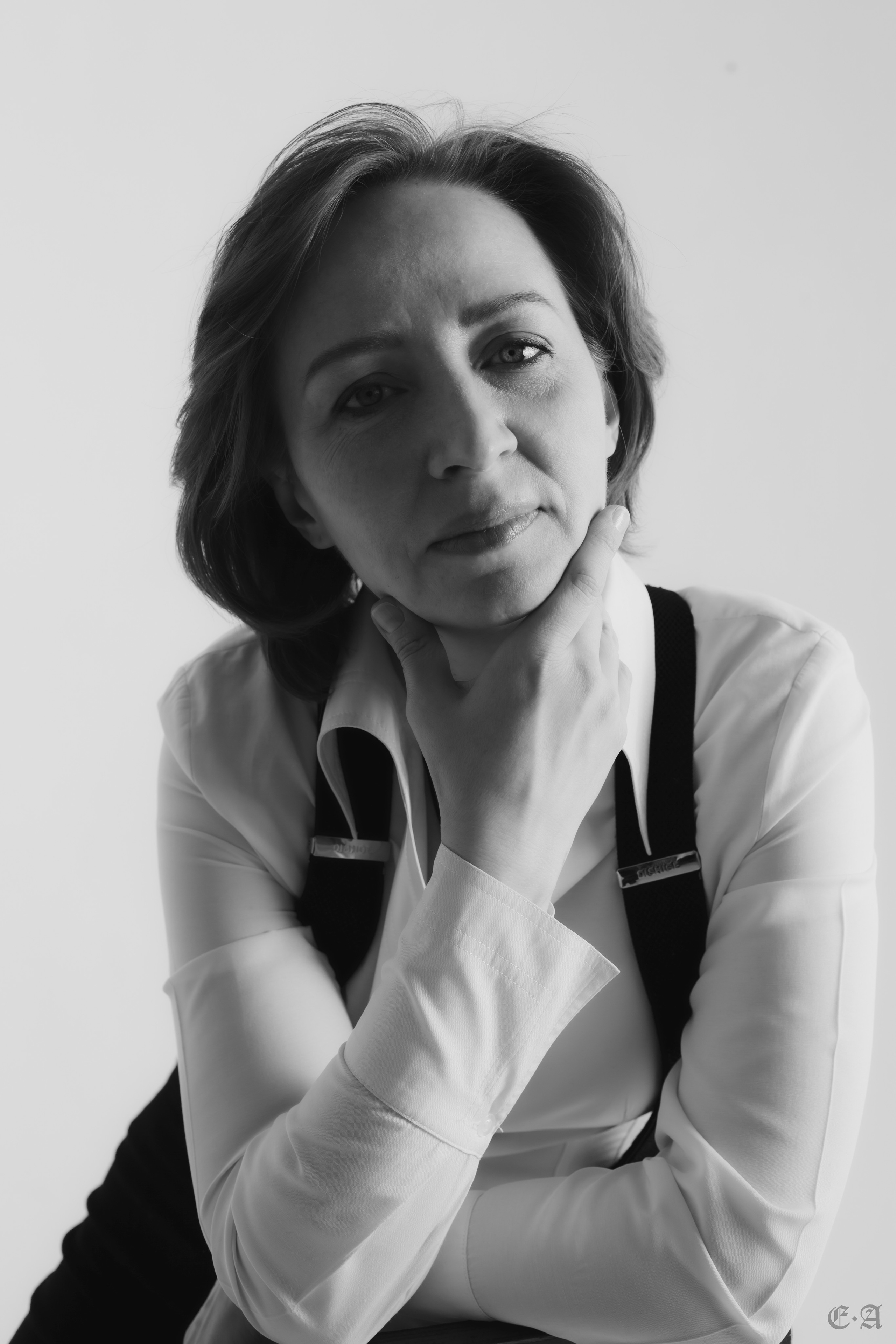 Черно-белая скрипка. Фотограф Ellairen