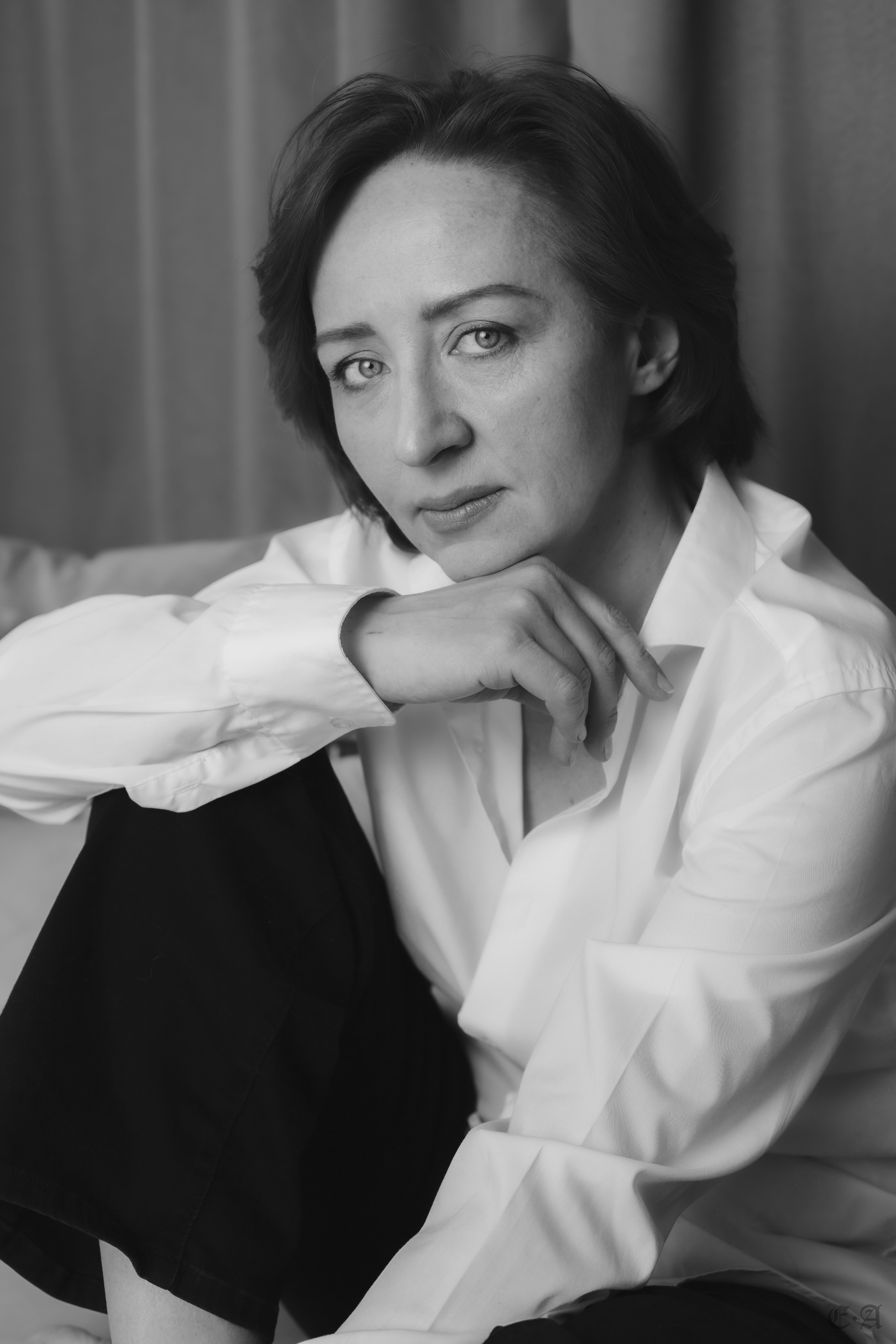 Черно-белая скрипка. Фотограф Ellairen