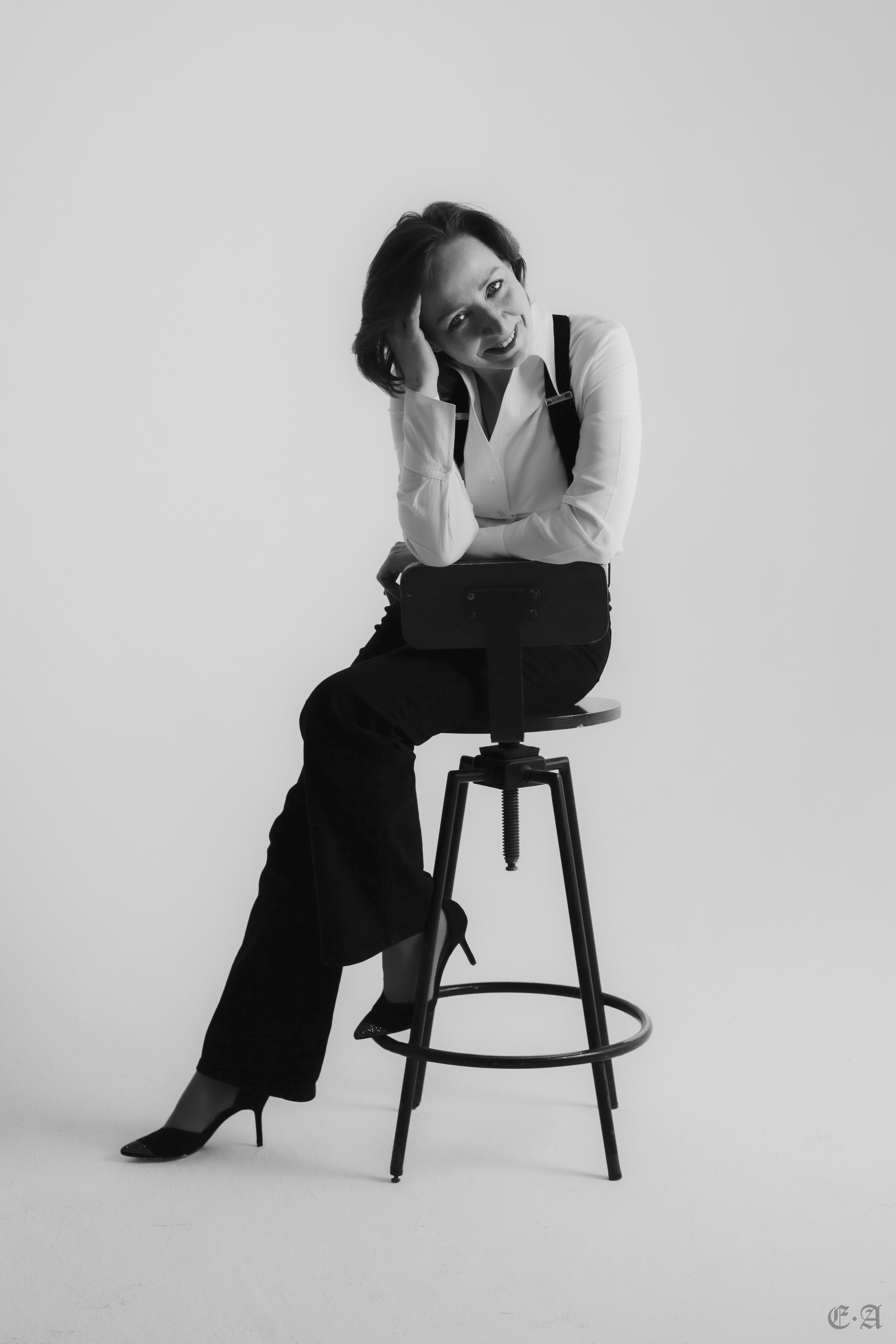 Черно-белая скрипка. Фотограф Ellairen