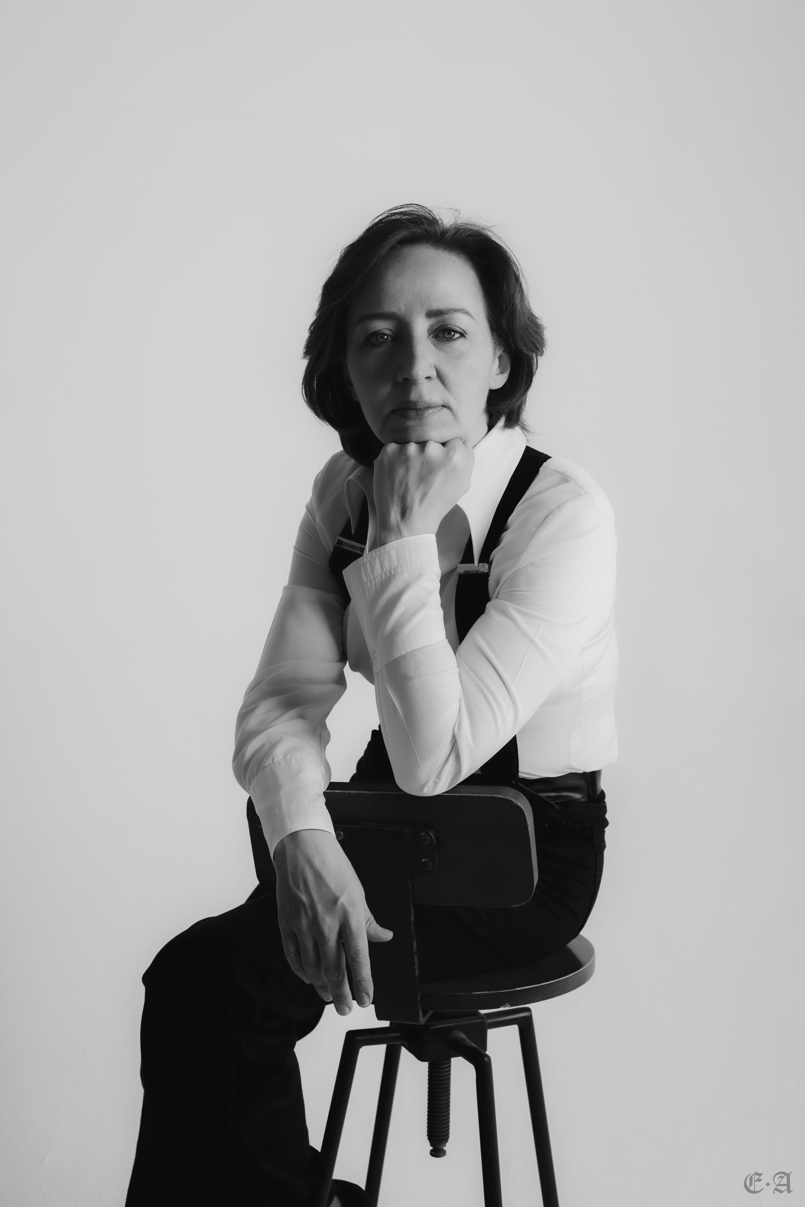 Черно-белая скрипка. Фотограф Ellairen