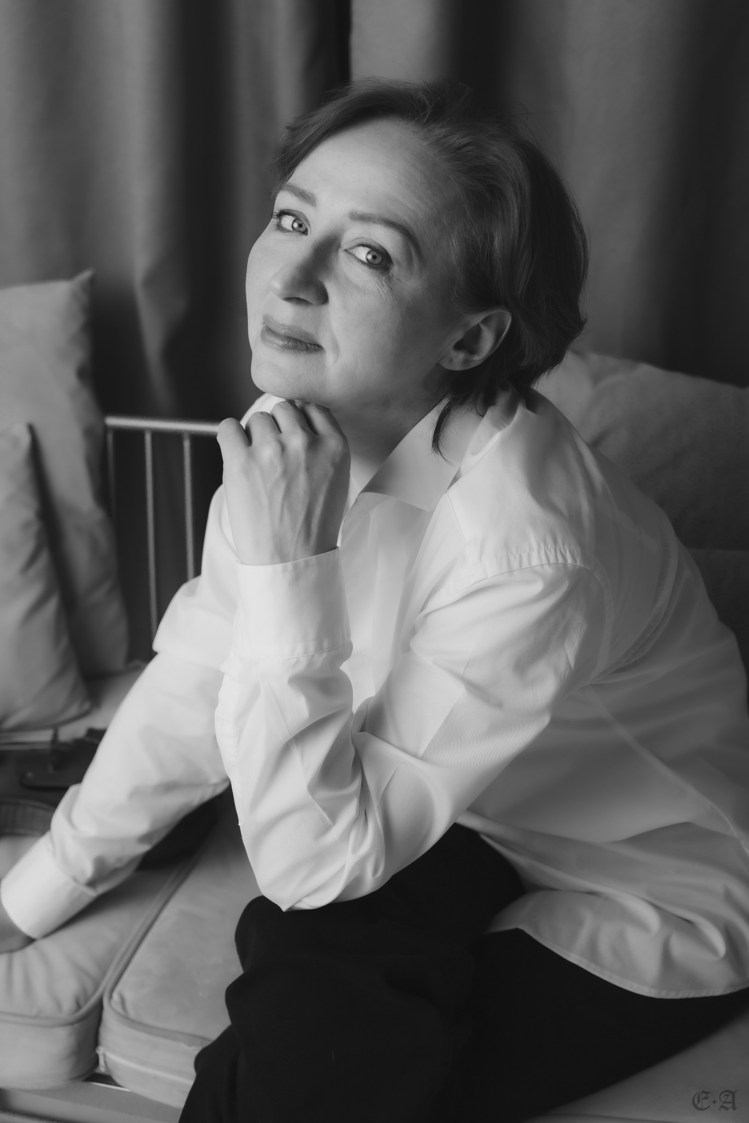 Черно-белая скрипка. Фотограф Ellairen