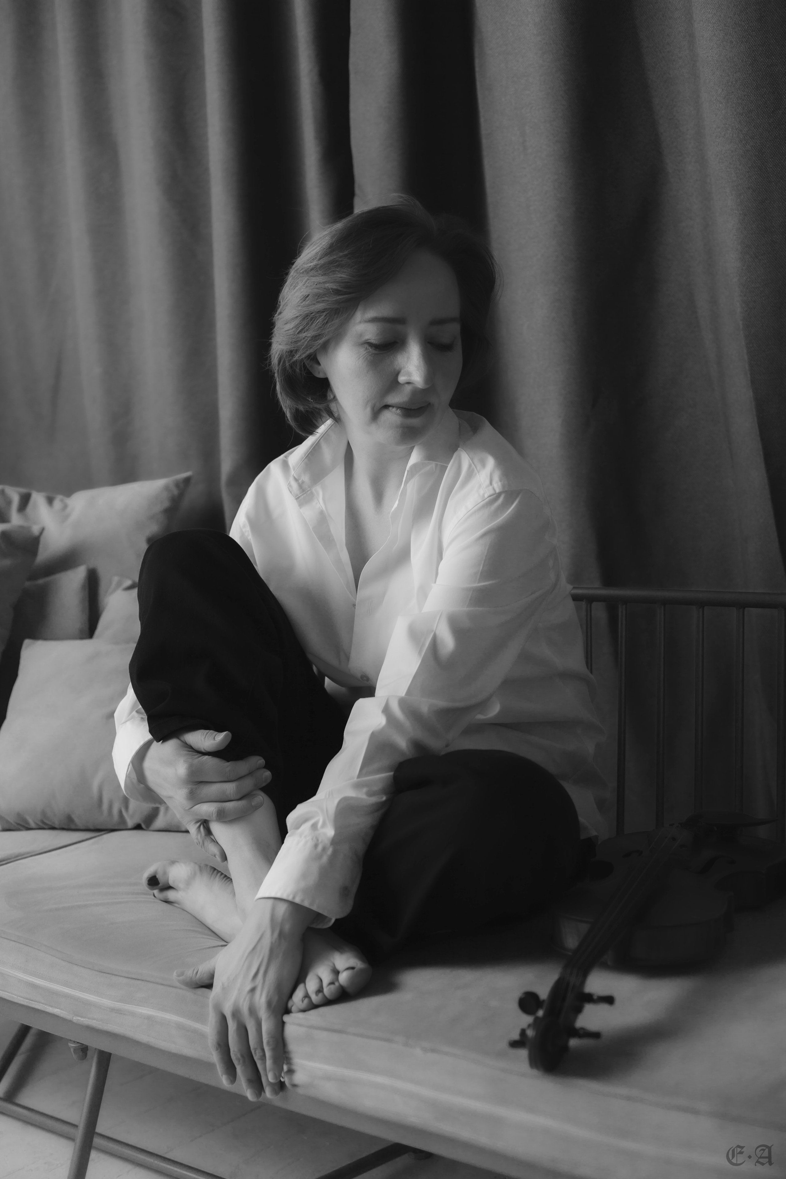 Черно-белая скрипка. Фотограф Ellairen