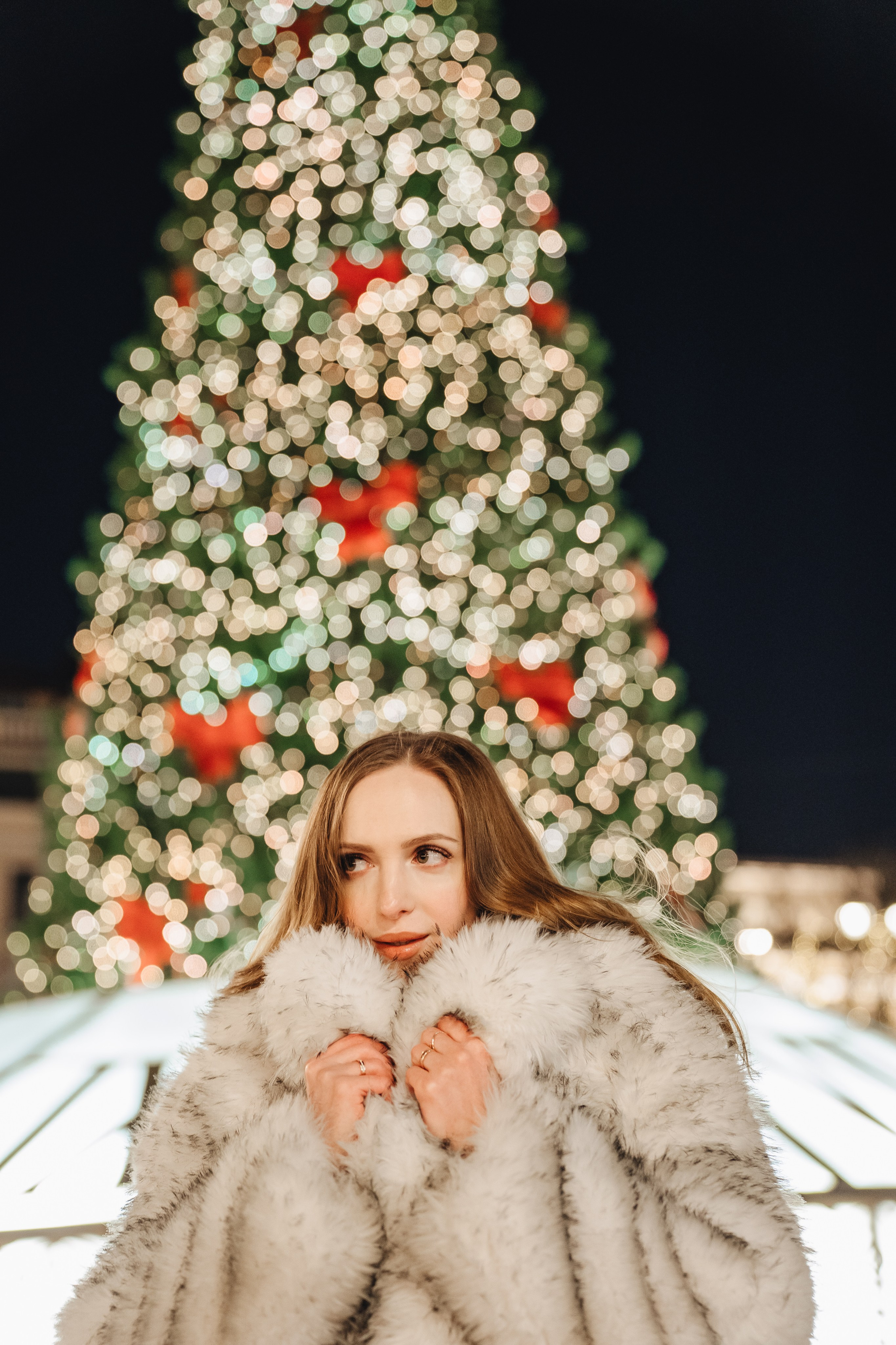ПРОГУЛКА НА МАНЕЖНОЙ ПЛОЩАДИ ДЛЯ ДЕВУШКИ ПЕРЕД НОВЫМ ГОДОМ (НОВОГОДНЯЯ ФОТОСЕССИИЯ НА МАНЕЖНОЙ ПЛОЩАДИ). Профессиональный фотограф, Санкт-Петербург — Виктория Богомолова