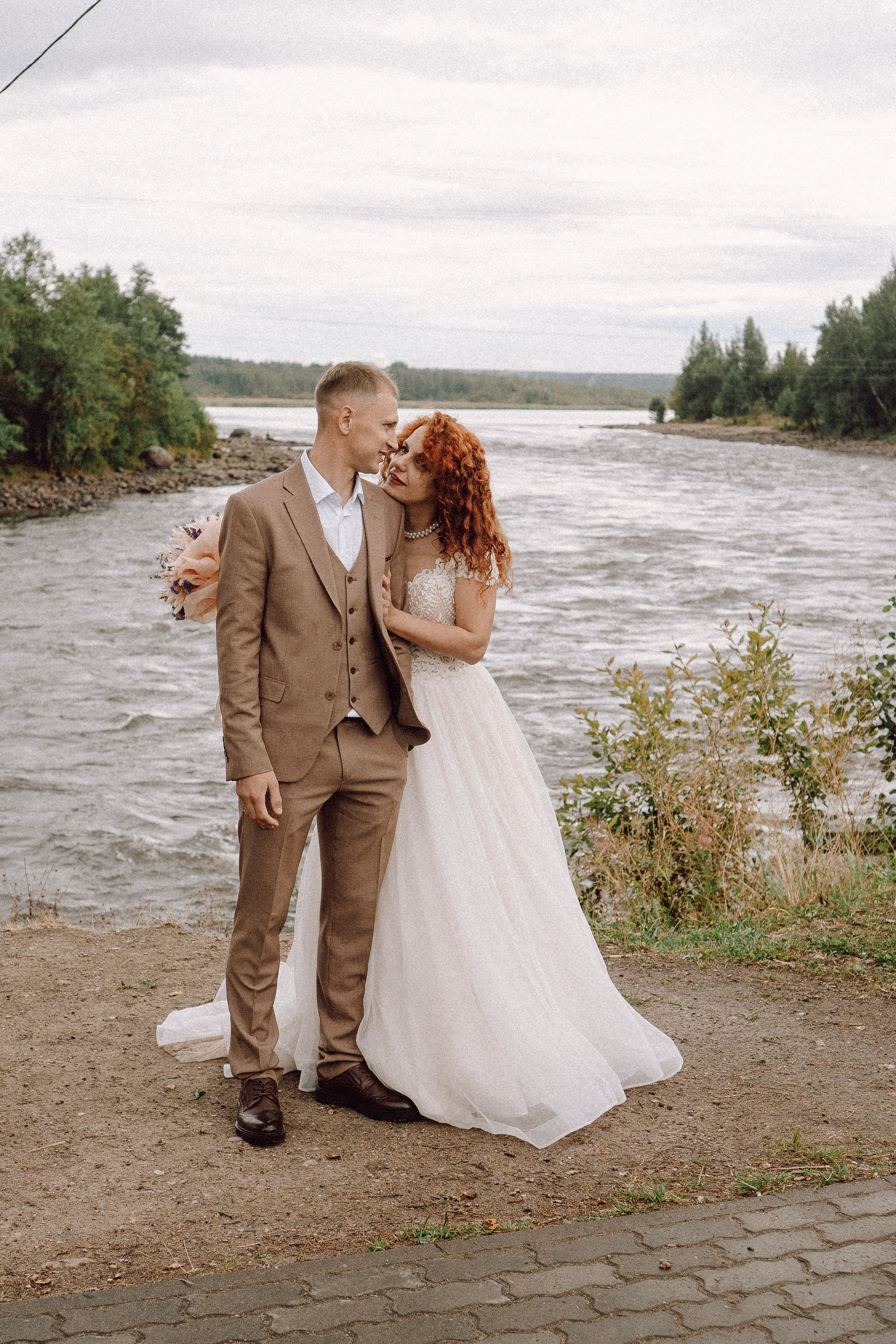 СВАДЕБНАЯ ФОТОСЕССИИЯ ПАРЫ В ГОРОДЕ ПРИОЗЕРСК В СОСНОВОМ ЛЕСУ И С ПИКАПОМ. Профессиональный фотограф, Санкт-Петербург — Виктория Богомолова