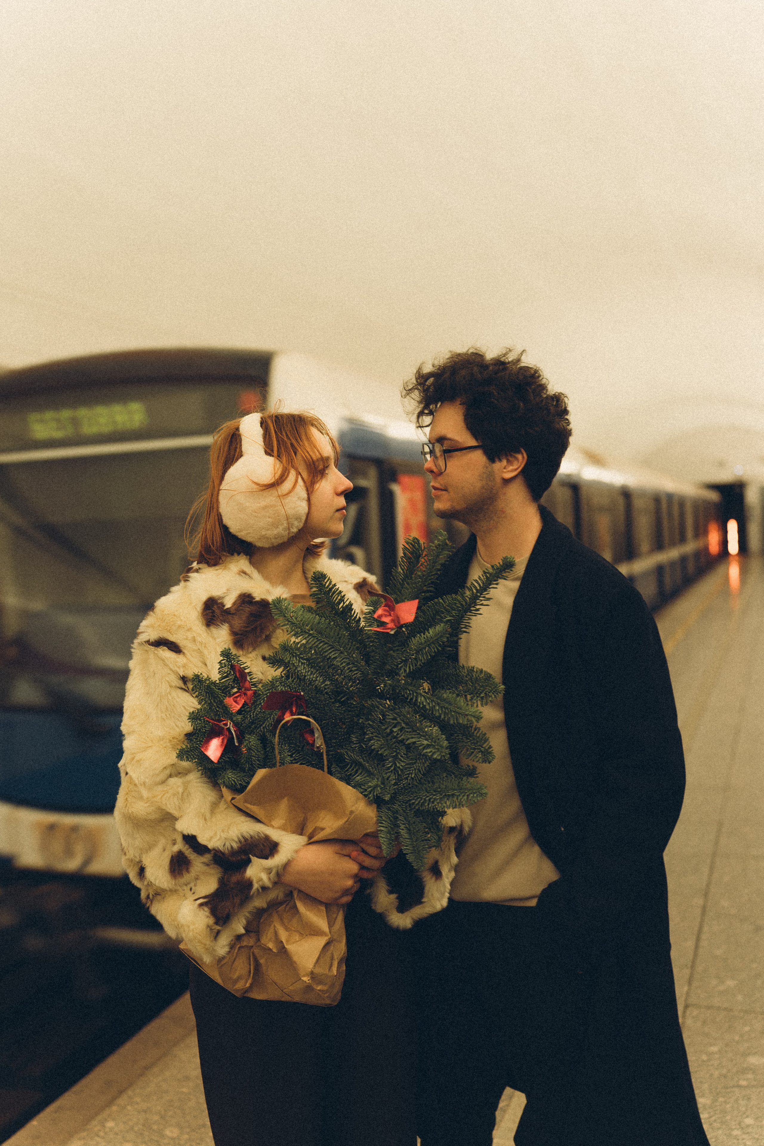 НОВОГОДНЯЯ ФОТОСЕСИИЯ ПАРЫ В МЕТРО ЛЮБОВЬ. Профессиональный фотограф, Санкт-Петербург — Виктория Богомолова