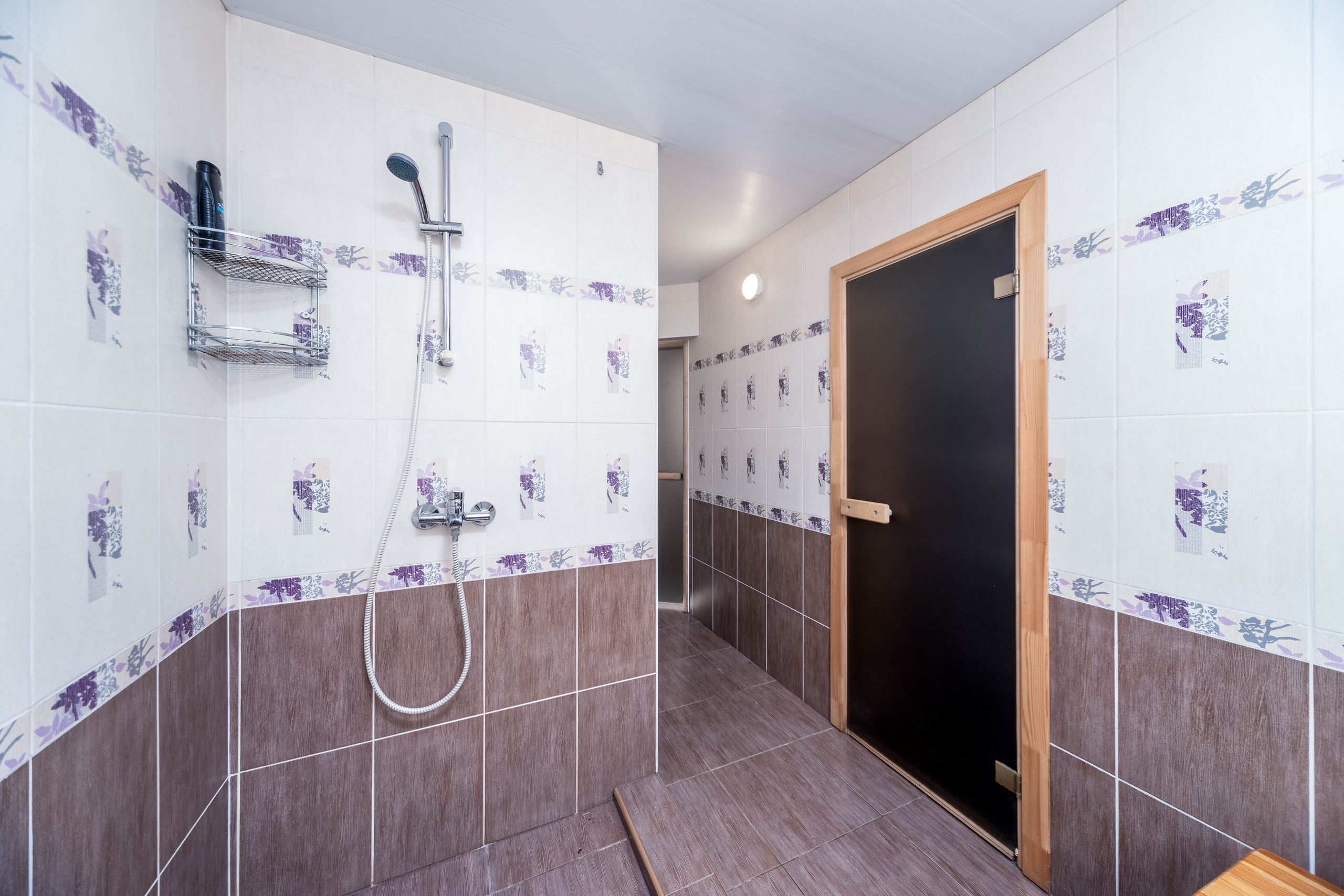 Помывочная в русской бане в коттедже в Хатежино