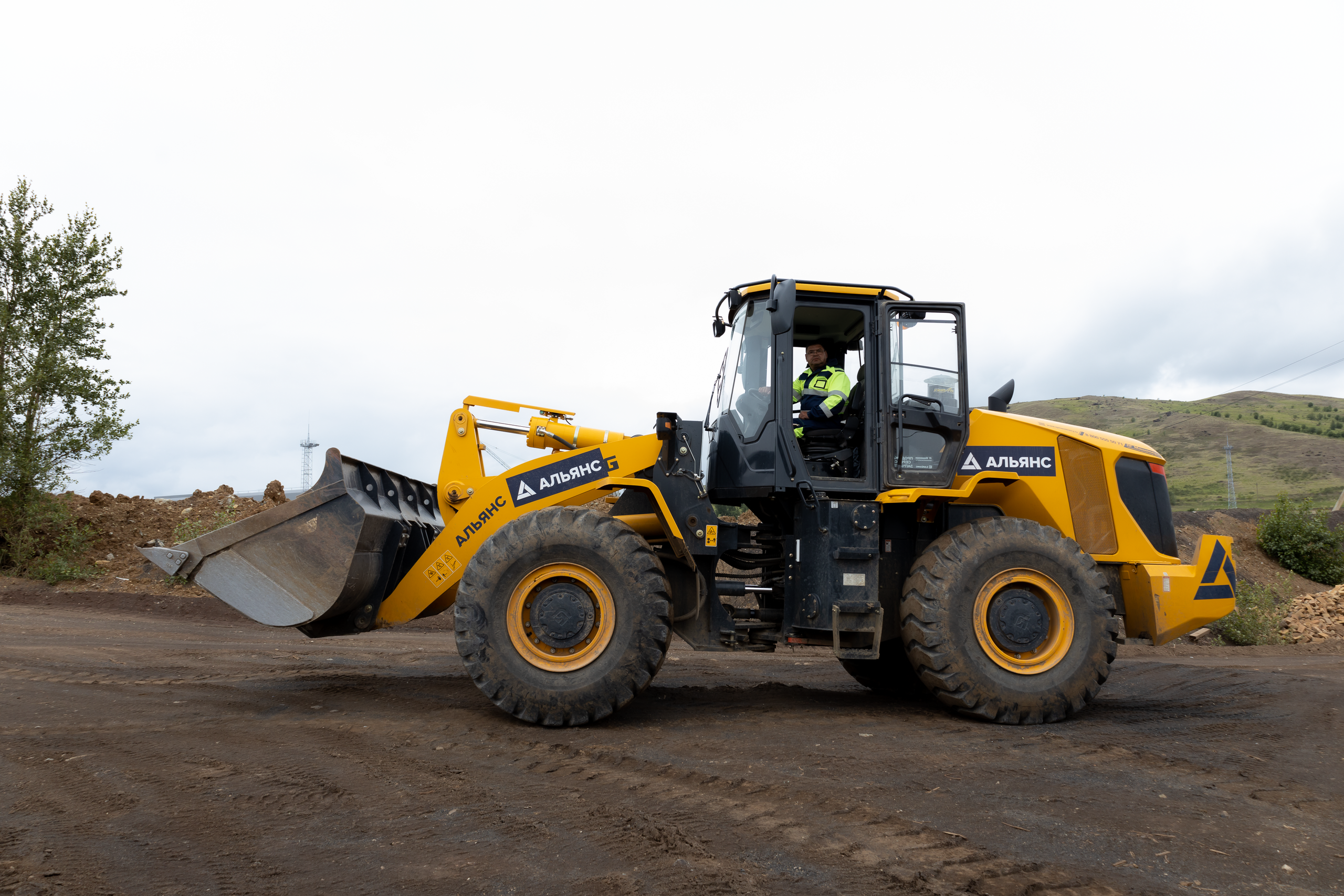 Спецтехника. Фотограф свадебный, репортажный, индивидуальный, фото для маркетплейсов, брендов, автосалонов