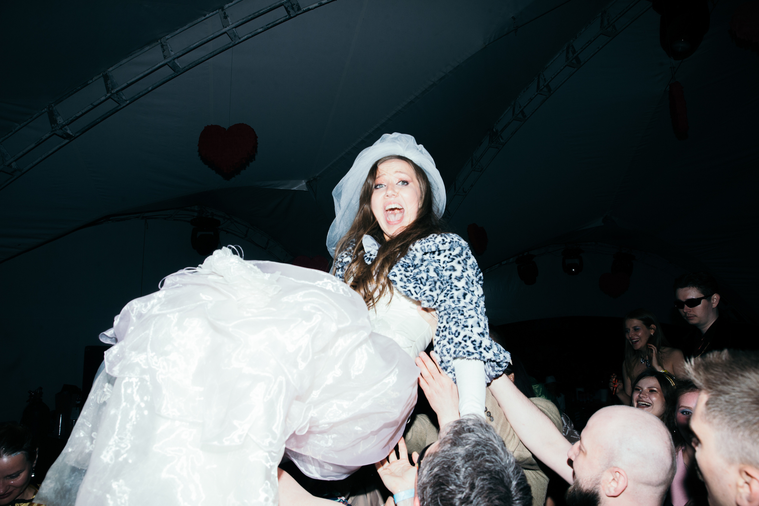 Свадьба в стиле «ГОРЬКО» Маша и Сережа '22. Портфолио свадебного фотографа. Роман Каргаполов