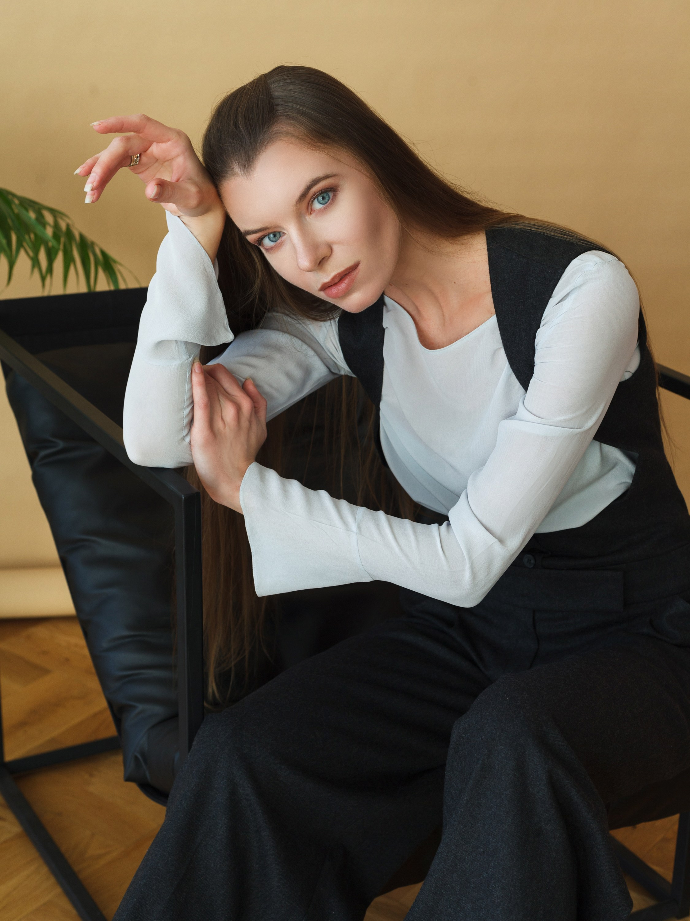 Юлия, 40-42 р-р, рост 176. KED Production — продакшн из СПб. Создаём фото, видео и контент, который помогает брендам и селлерам продавать больше