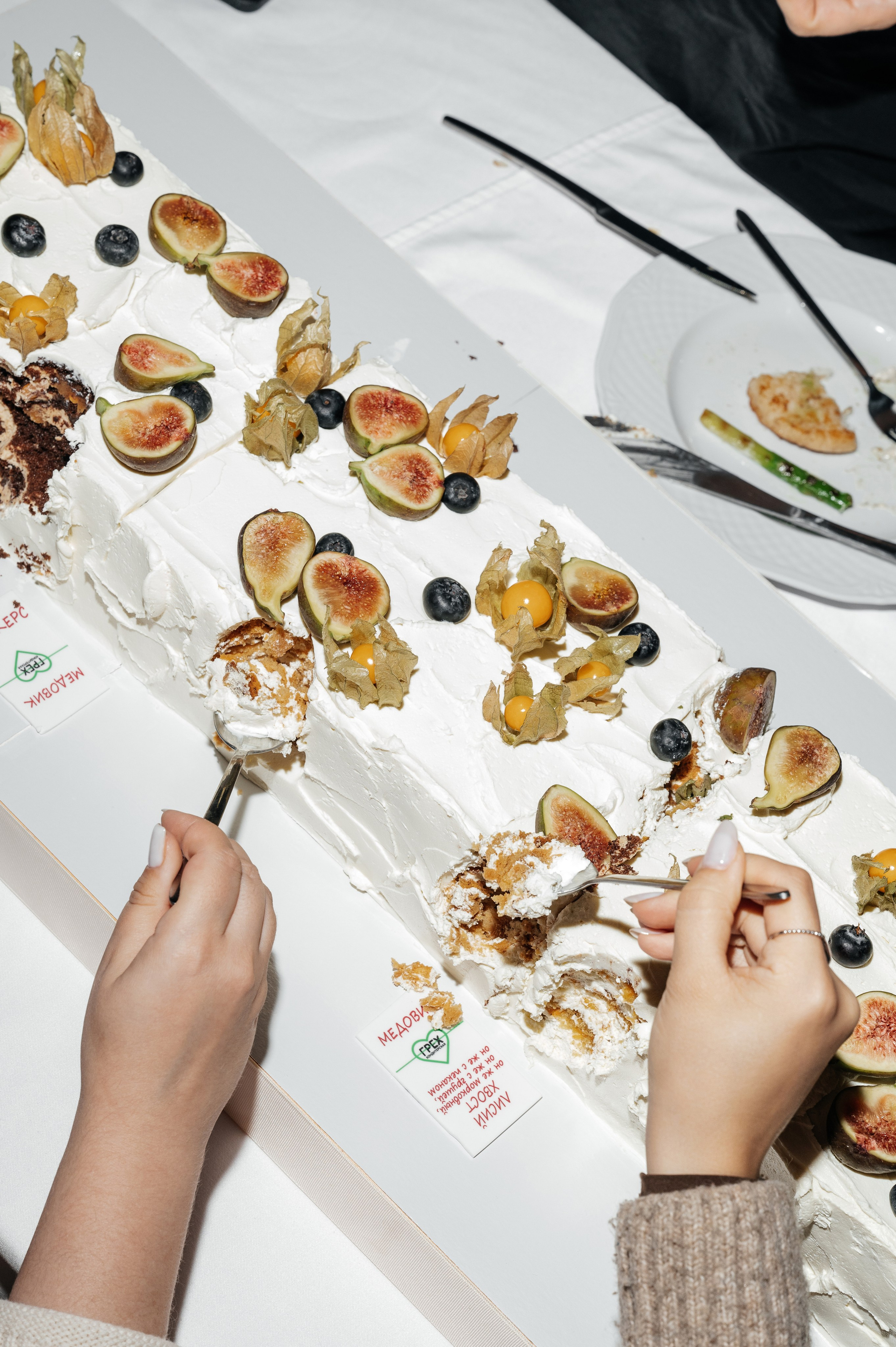 Невероятно атмосферный семейный ужин. Wedding photographer in Moscow and around the world Andrey Medvednikov