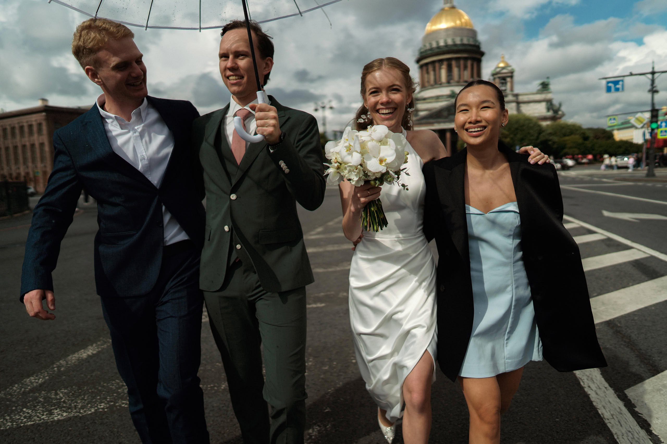 Арина и Илья — свадьба в Петербурге, цифра и плёнка. Свадебный фотограф Дмитрий Родионов — Санкт-Петербург и Ленинградская область