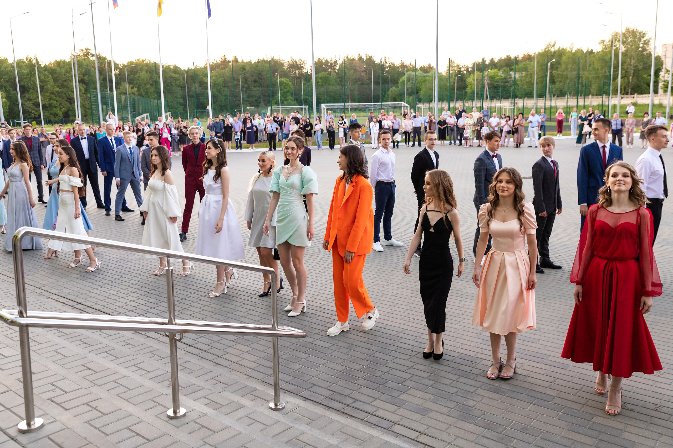 Фото выпуск 11 класс. Свадебный фотограф Марина Суворова и видеооператор Олег Петров