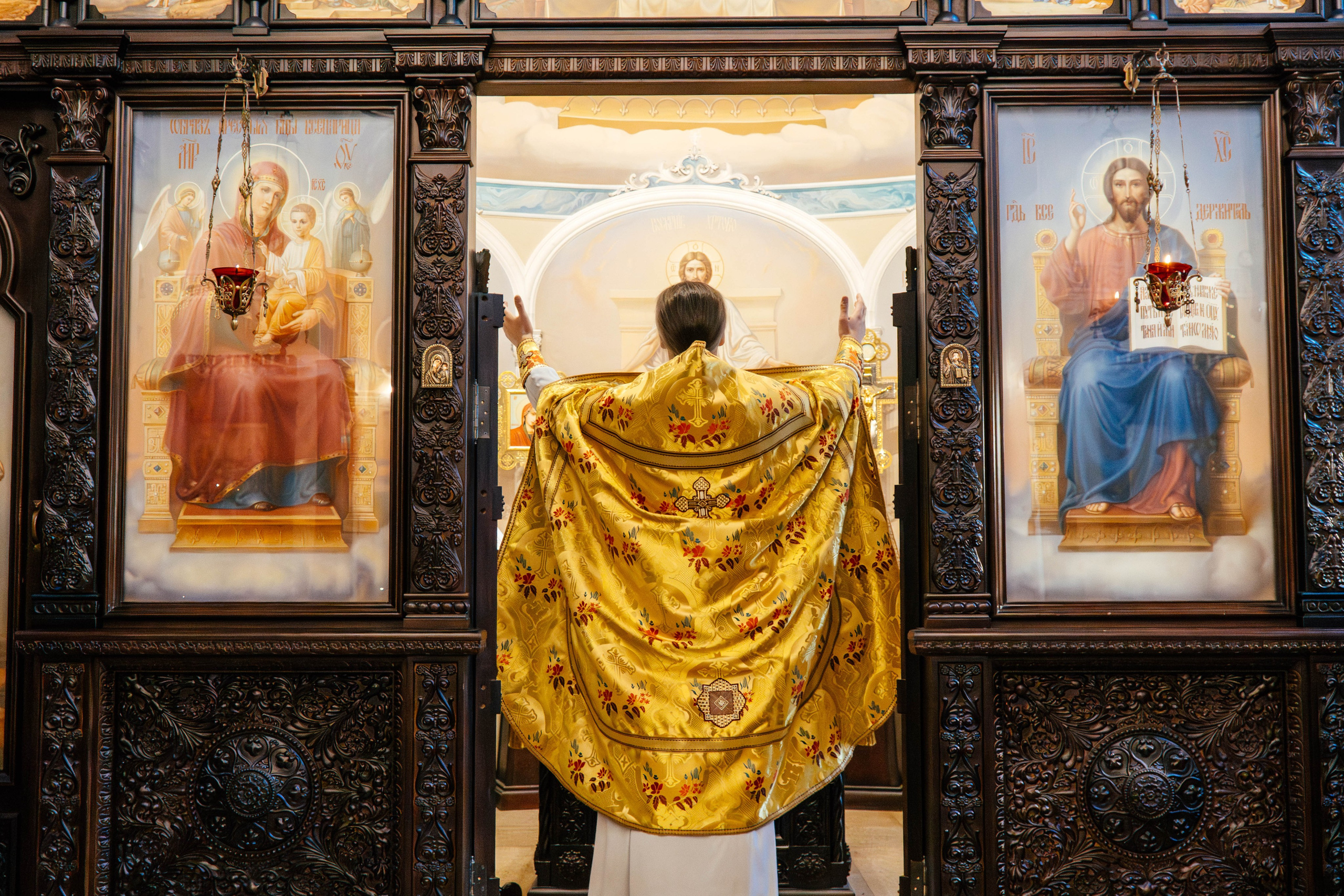 Литургия в храме блж. Ксении Петербургской д. Слобода. Фотограф Москва Валерия Веденина