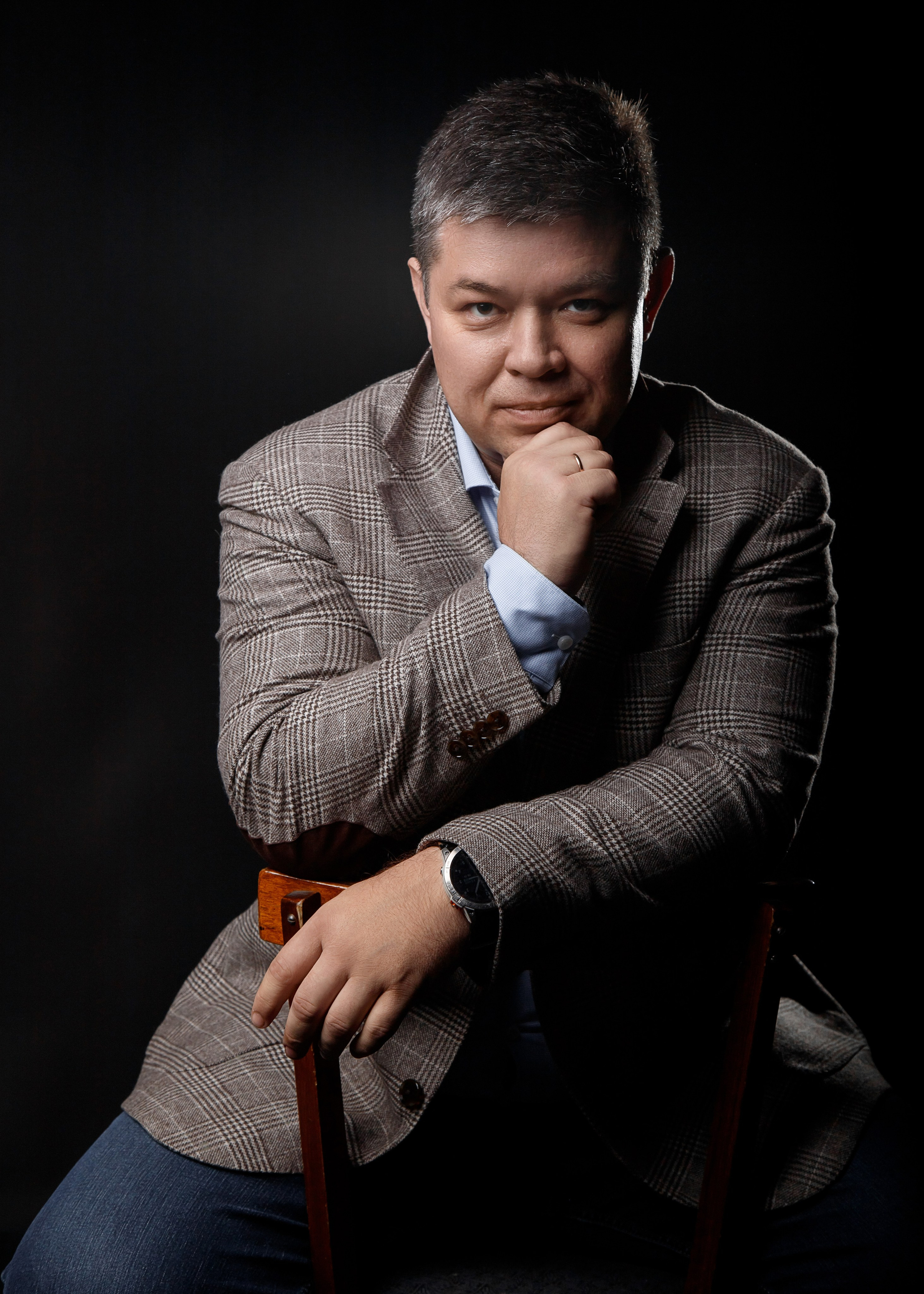 Мужская фотосессия в Новосибирске: запечатлею силу, харизму и стиль делового мужчины. Фотограф Ольга Баранова