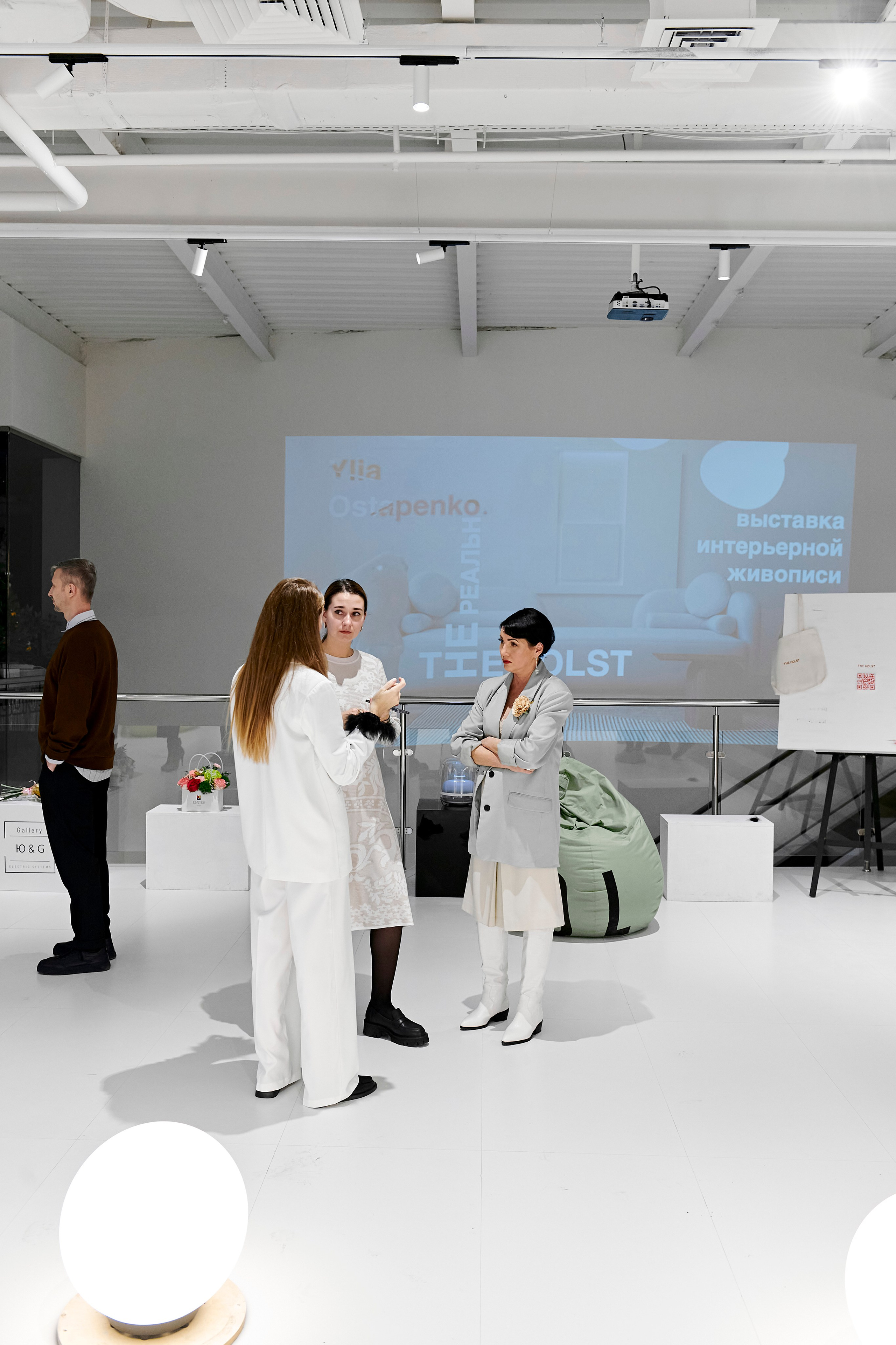 The Holst. Выставка Юлии Остапенко. Фотограф Постольник Дарья