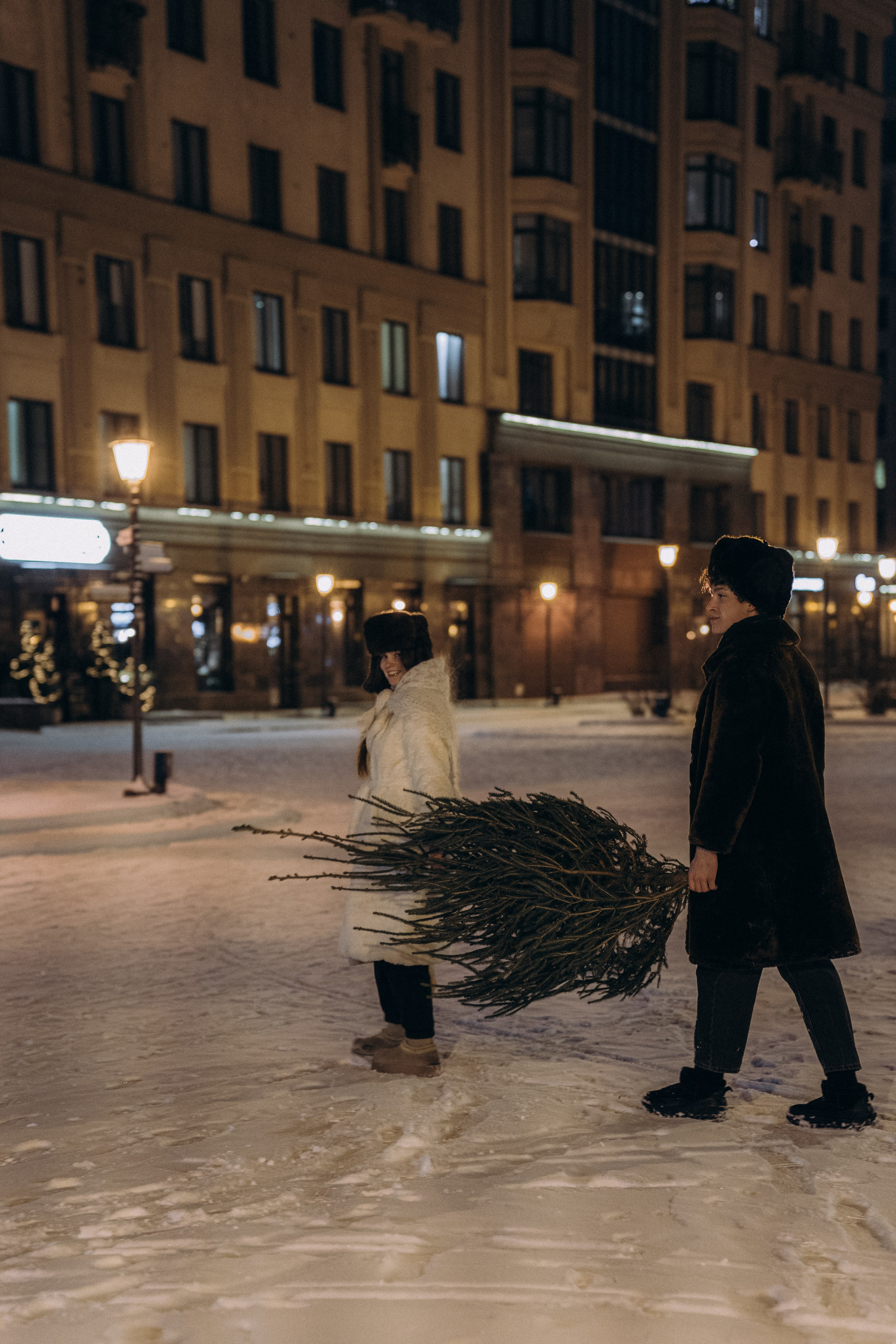 НОВОГОДНЯЯ ПРОГУЛКА ПАРЫ ПО ЧЕРНЫШЕВСКОЙ ПЕРЕД НОВЫМ ГОДОМ. Профессиональный фотограф, Санкт-Петербург — Виктория Богомолова