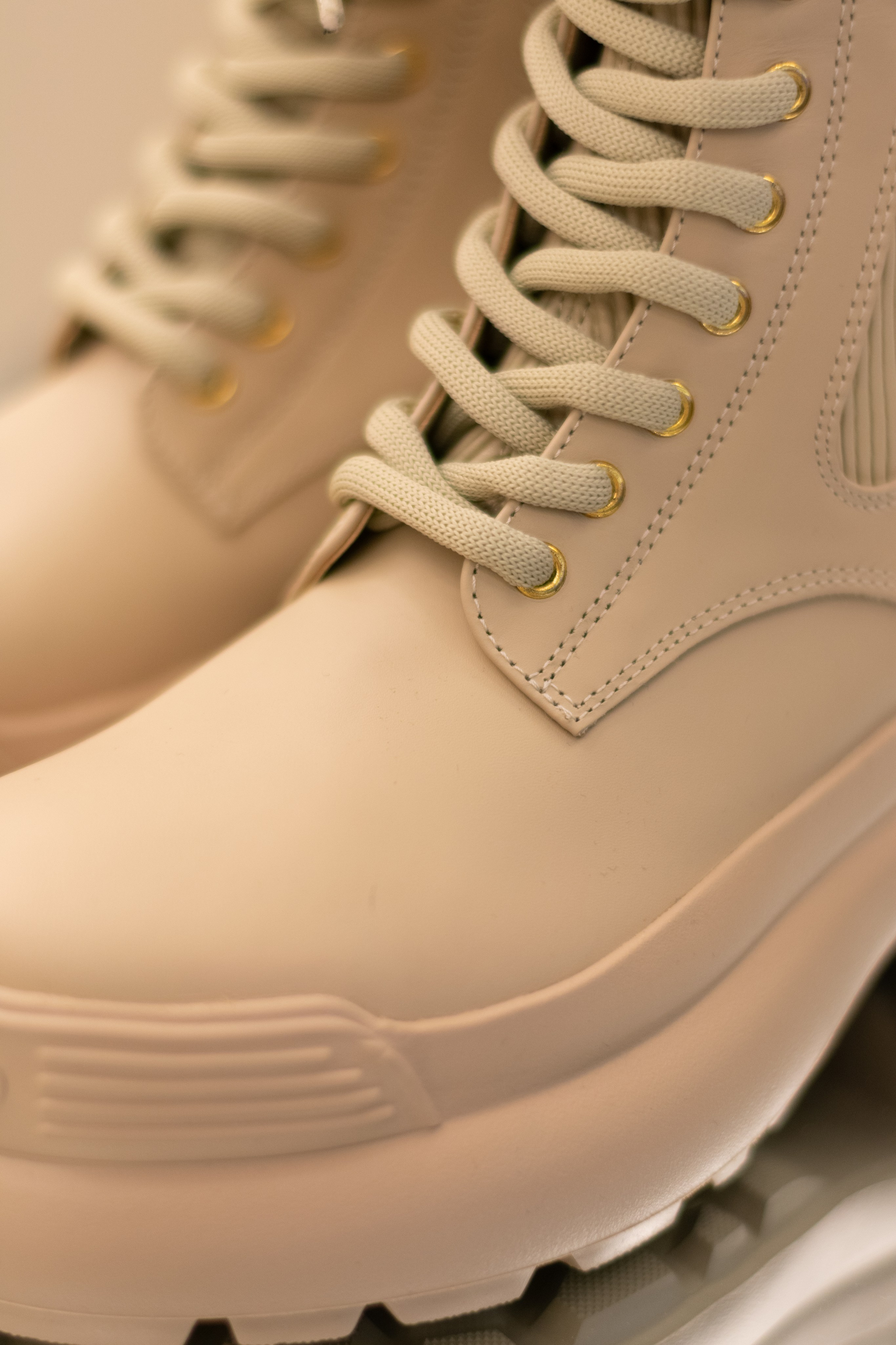 Для организаций. Предметная фотосессия для обувного магазина Capsula. Фотограф/видеограф Богдан Голованов