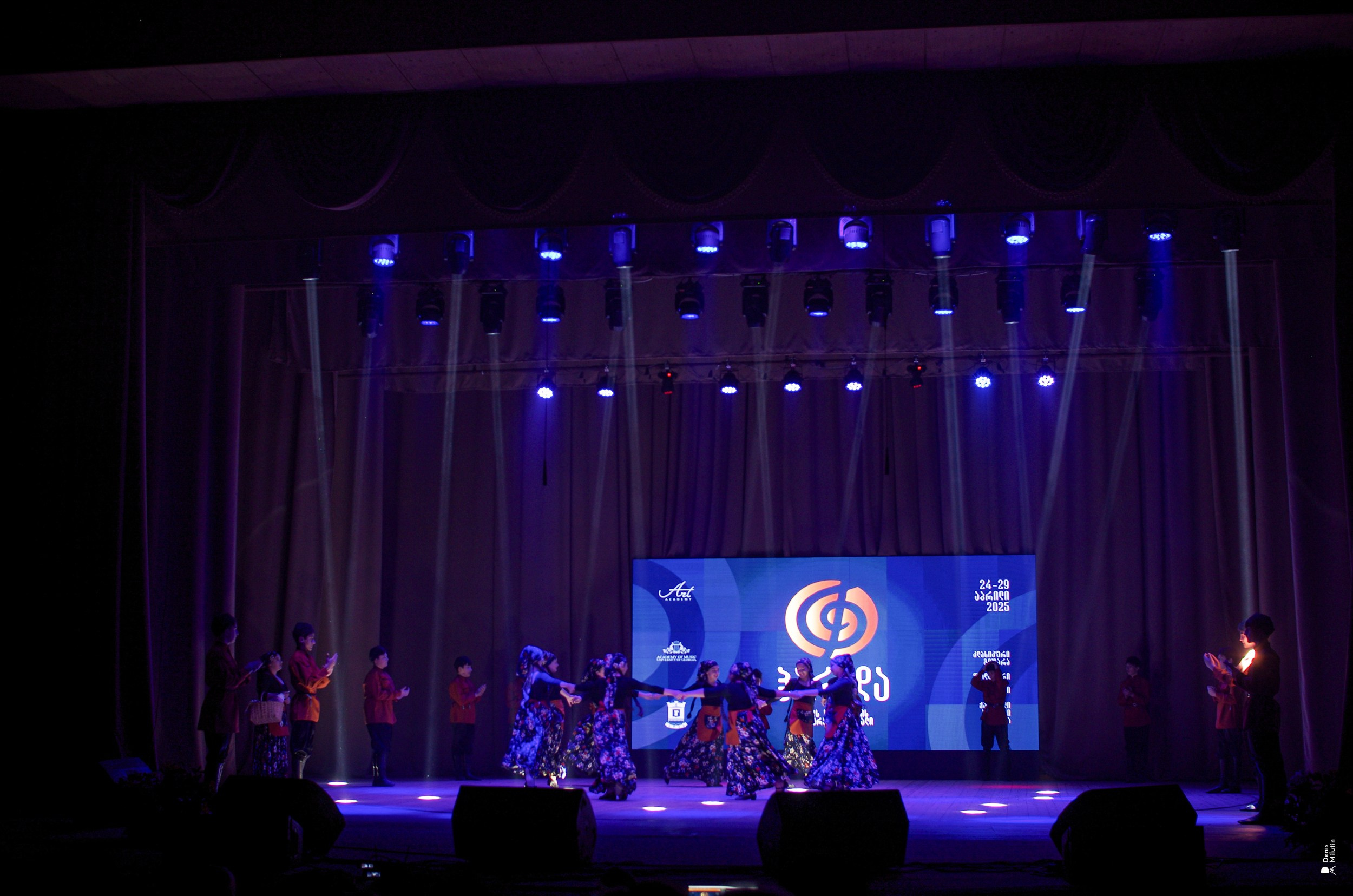 Танцы в Хоби. Портретный фотограф Денис Милютин