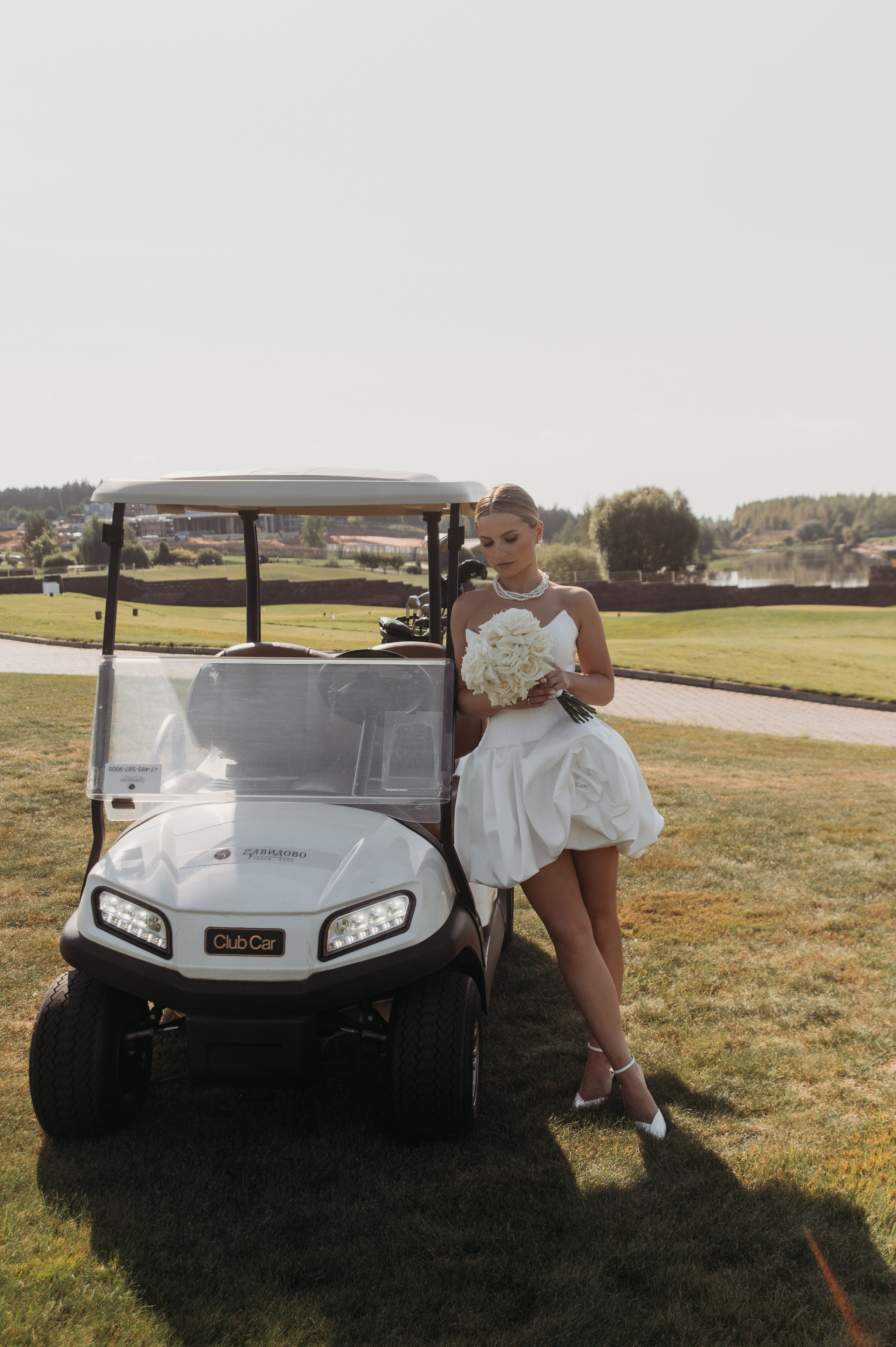 Свадебная фотосессия в Завидово гольф поле с утром невесты и красивым свадебным банкетом. Свадебный фотограф в Твери, Москве и Санкт-Петербурге Денисова Екатерина