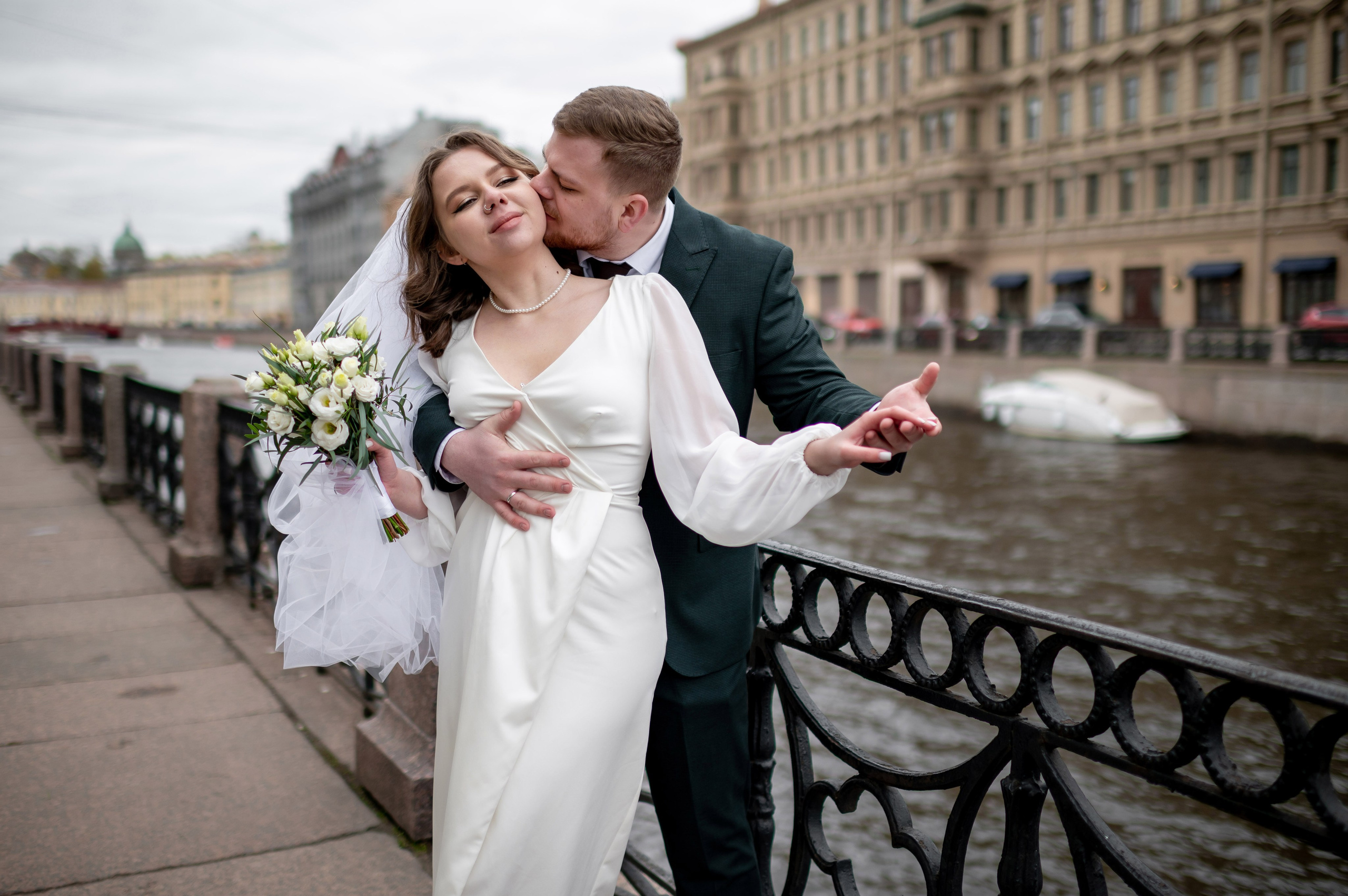 Ксения и Егор (фотосессия в ЗАГСе Петроградского района, Ботаническом саду с сакурой). Портретный, семейный и свадебный фотограф в Санкт-Петербурге и в Пушкине Ширяев Денис
