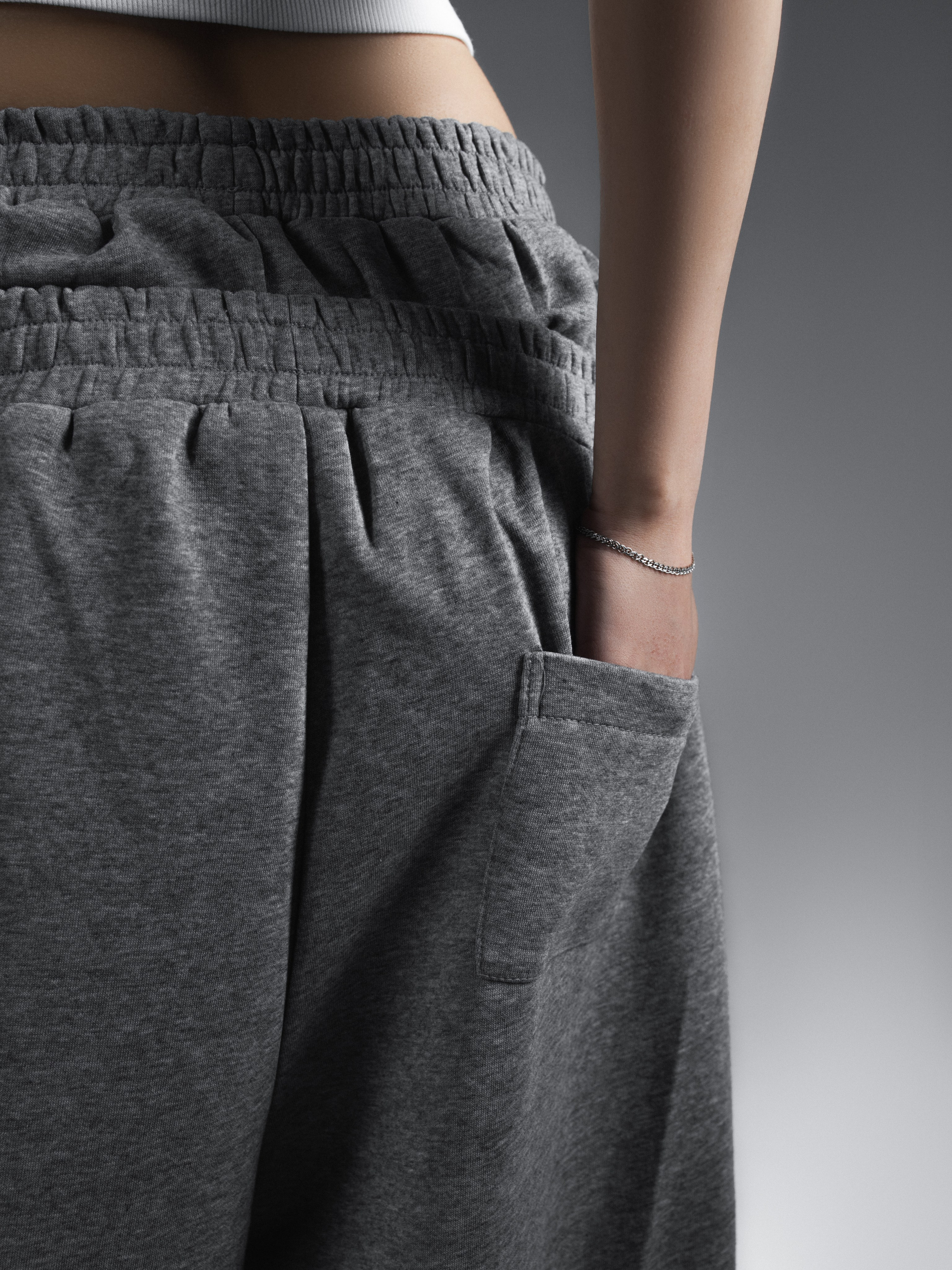 КАТАЛОГ | серый фон. RUNA production — стильные съемки для брендов