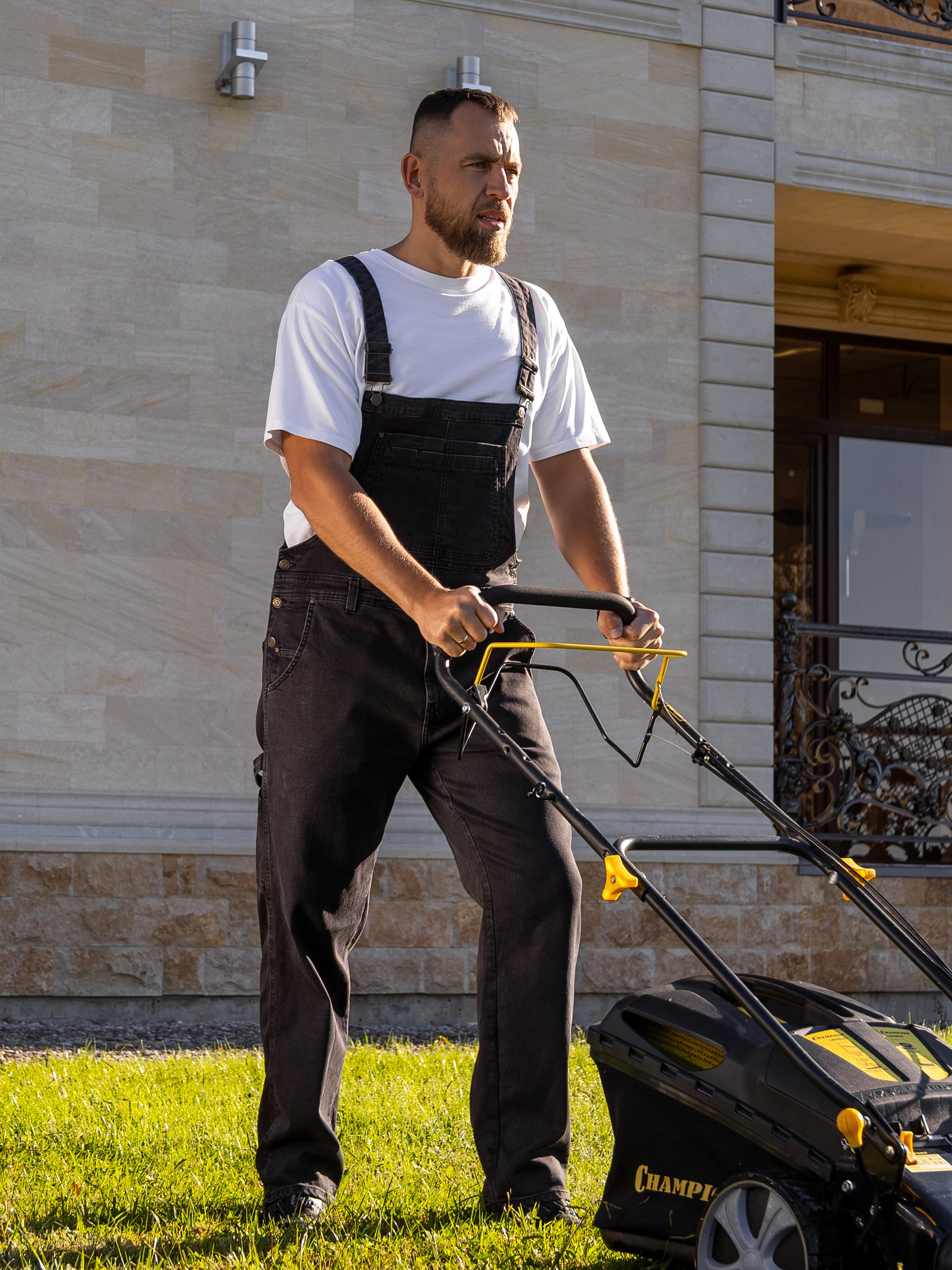 Игорь. Стрит съемки для маркетплейсов в Сочи | ИИ контент | fashionprod