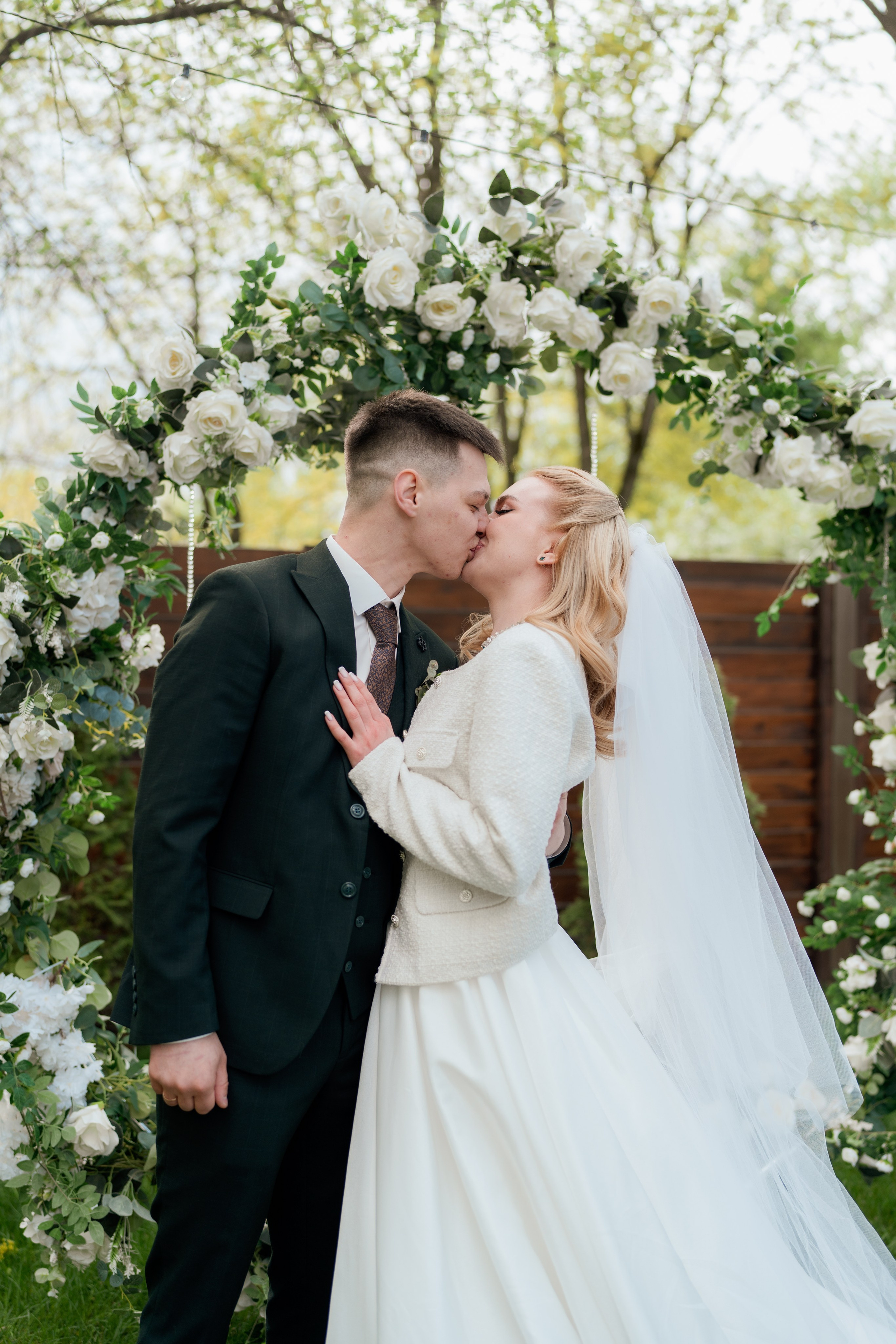 Алиса и Влад. Полный свадебный день (утро, усадьба, прогулка, выездная регистрация, банкет). Дата съемки 26.04.2025. Свадебный фотограф Москва