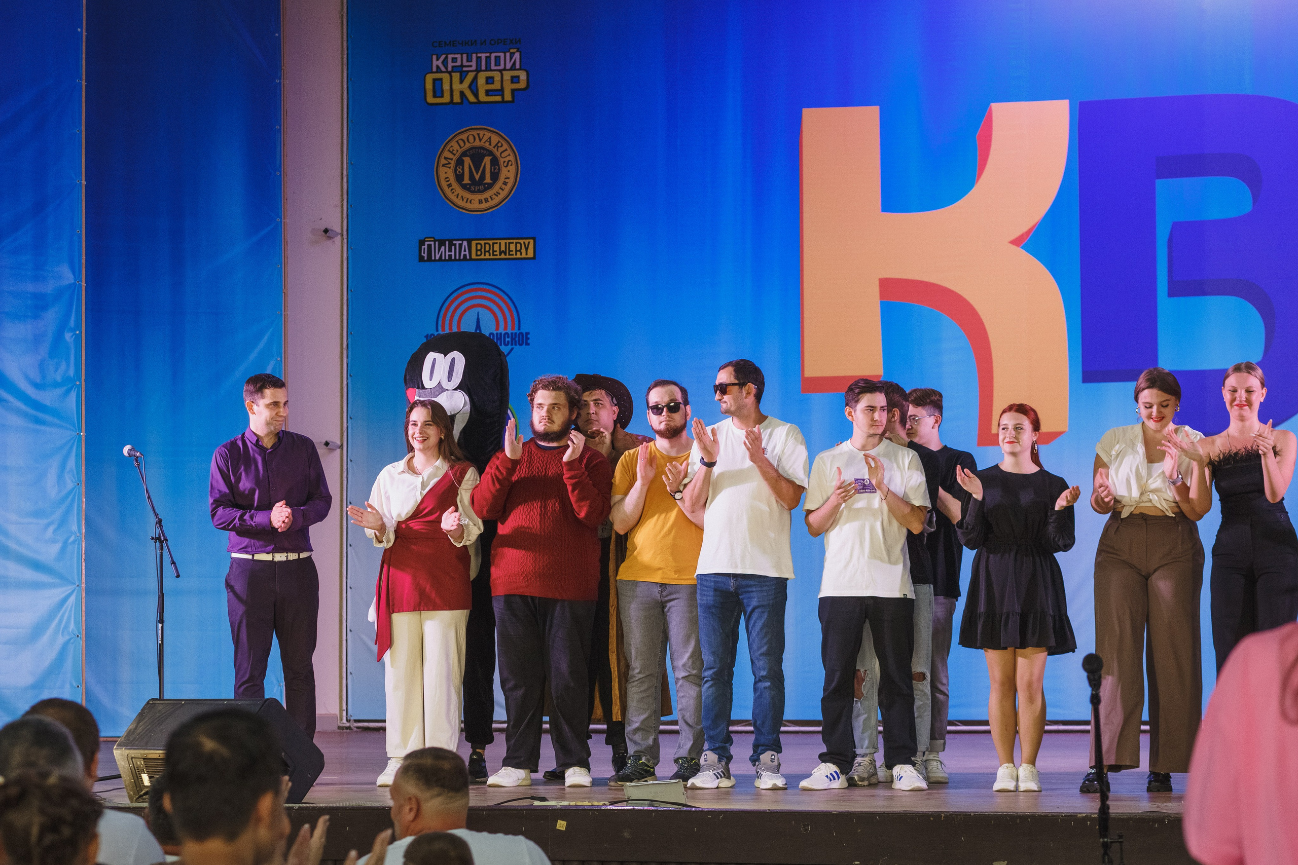 Шутки с уголка: Весёлый день с КВН в Парке Горького Таганрога. Свадебный и семейный фотограф в Таганроге Бакарюк Антон