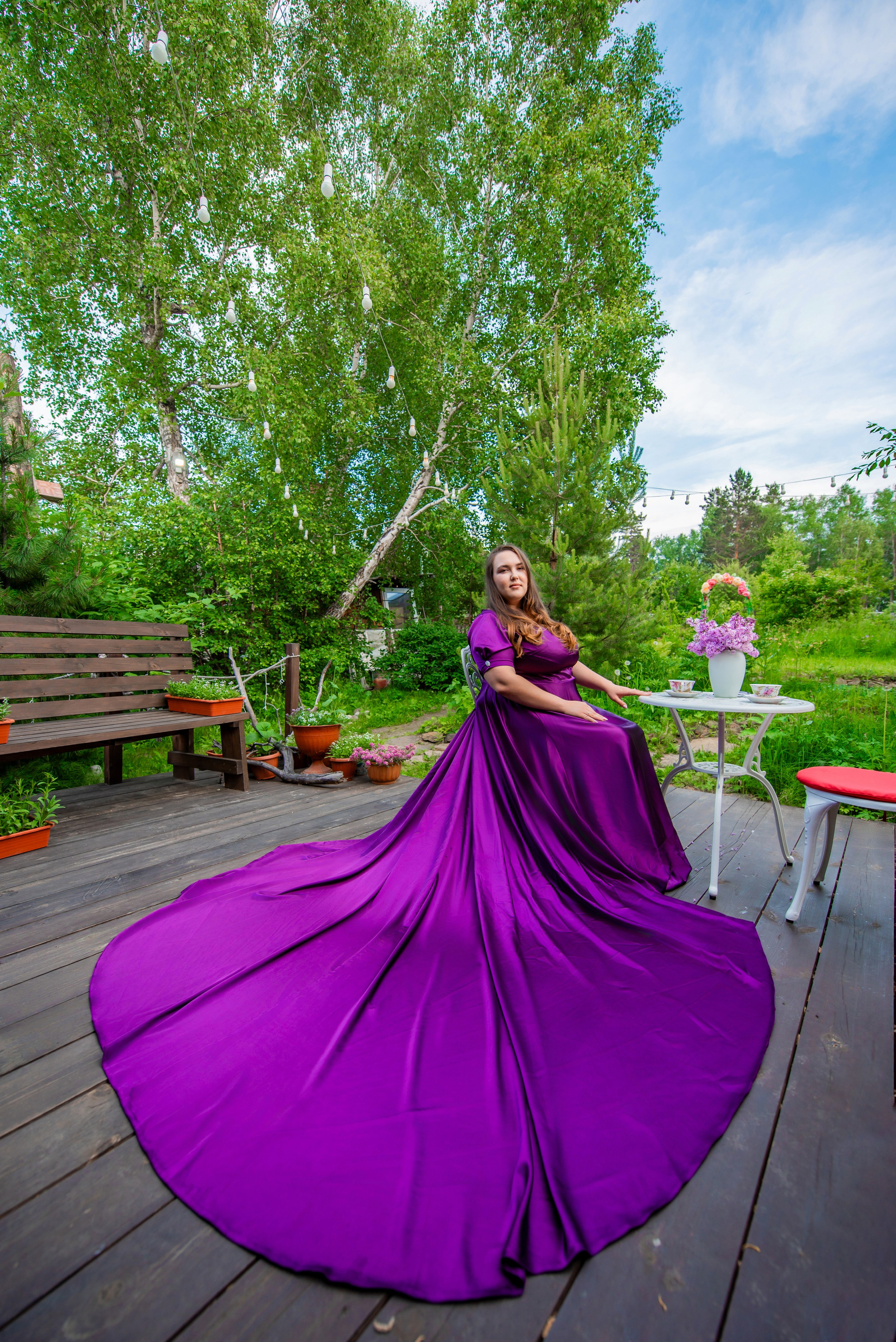 Платье атласное со шлефом фиолетового цвета 56-58 рр напрокат на фотосессию на Байкале