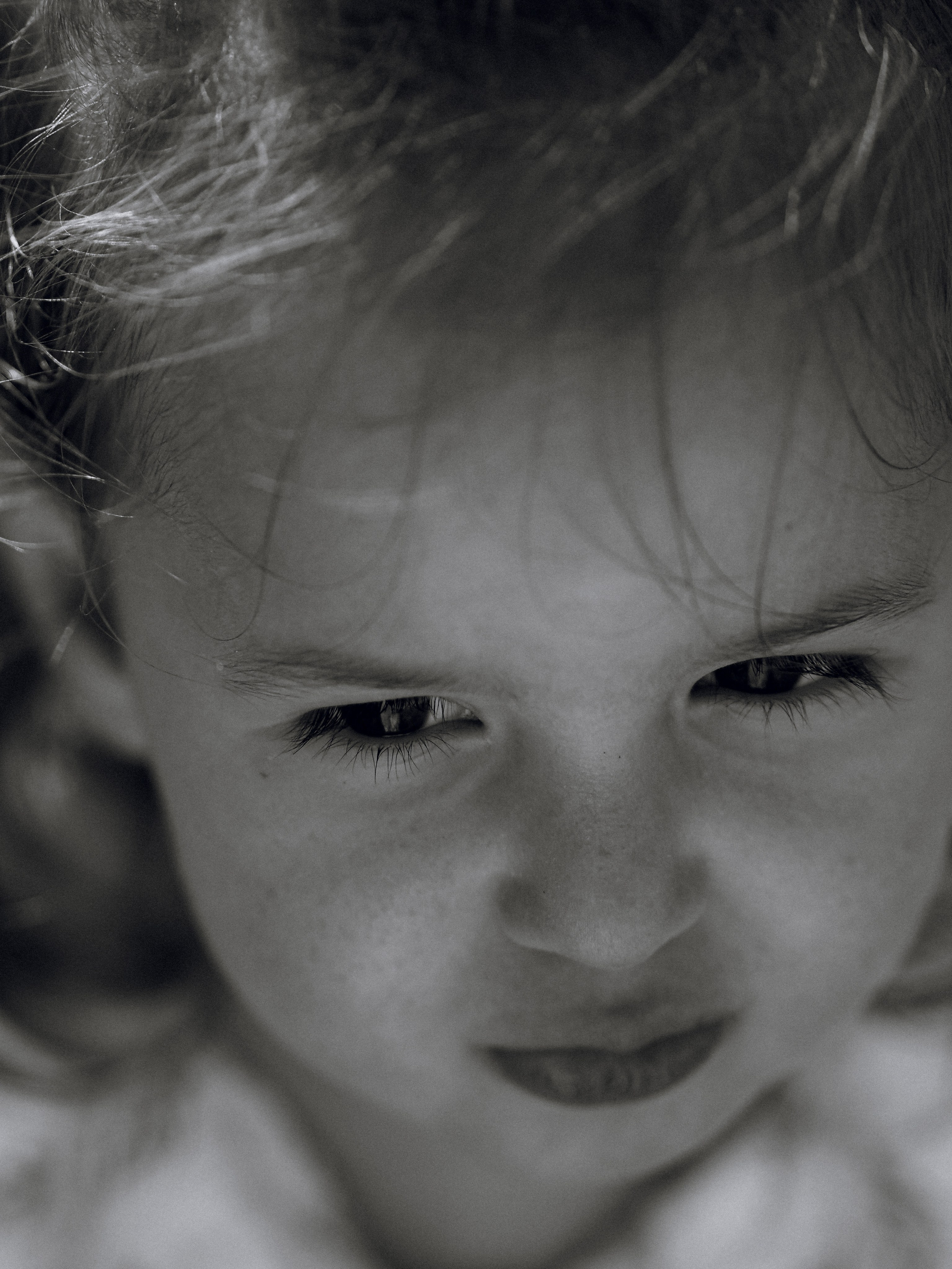 Гоняться по полю на тачке с мамой и папой. Обижаться. Смеяться. Фотограф Рязань. Семейный Свадебный фотограф