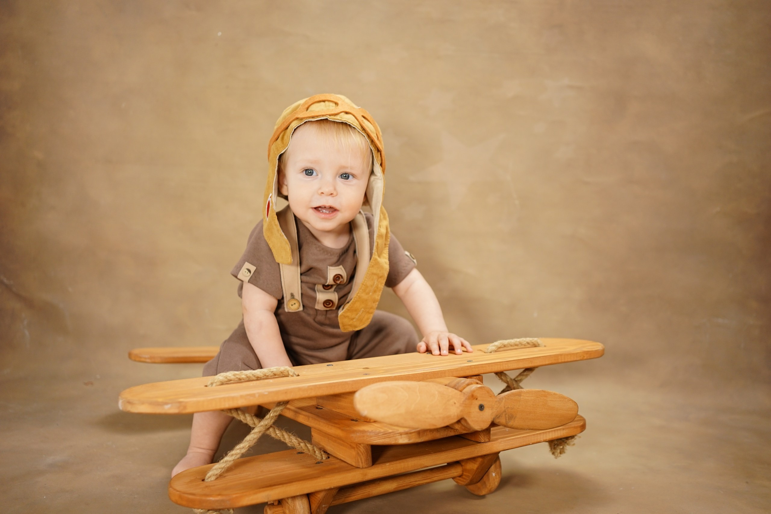 Фотозоны на ХОЛСТЕ. Детская Фотостудия ГОДОВАСИКИ в Санкт-Петербурге фотосесия на годик